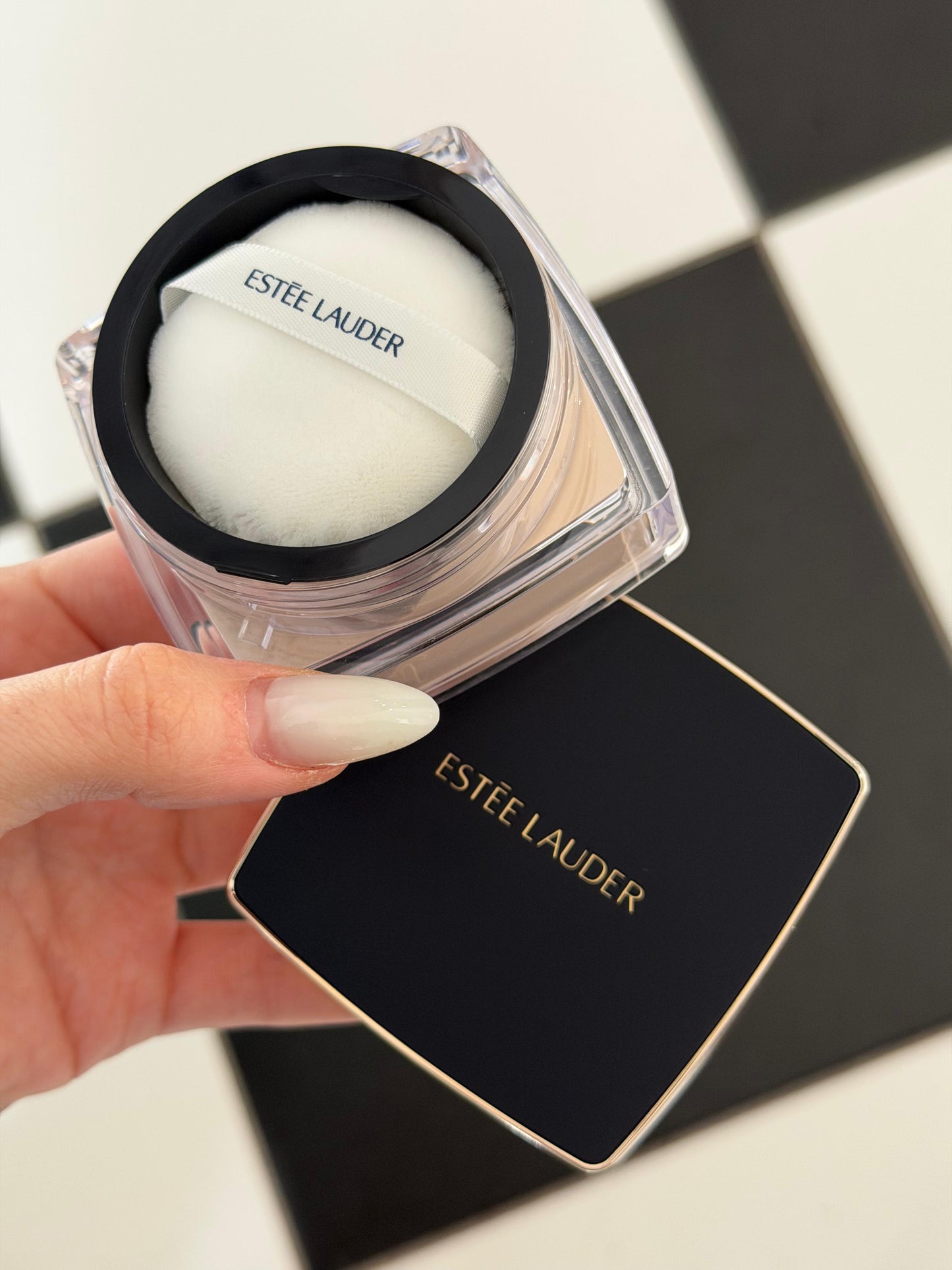 ESTÉE LAUDER Double Wear
Sheer Flattery Loose Powder - Transculent Soft Glow