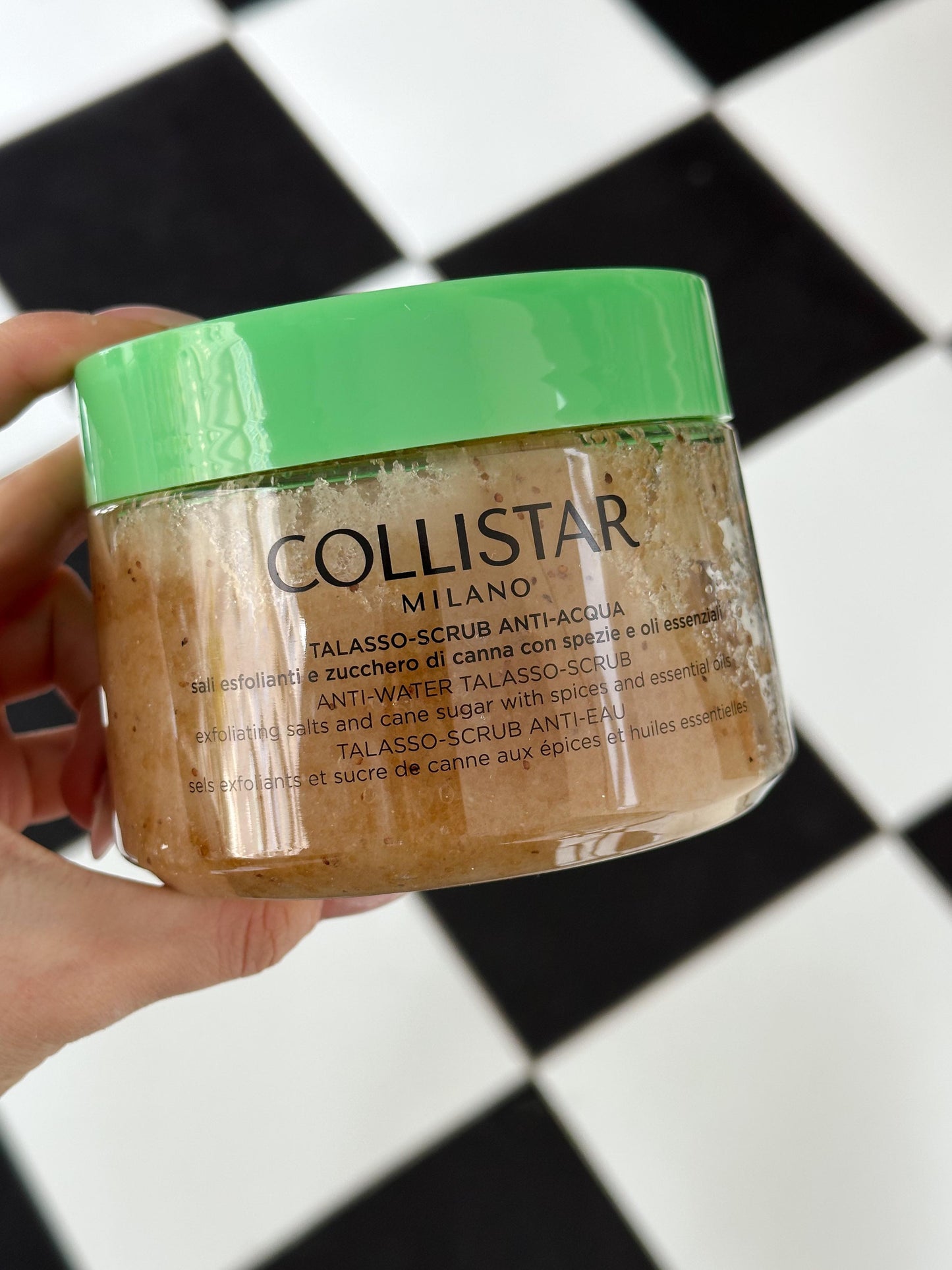 COLLISTAR
Anti-Water Talasso-Scrub
Exfoliating Salts And Cane Sugar With Spices And Essential Oils