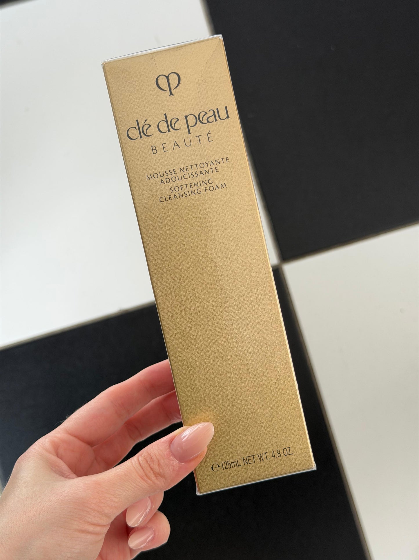 CLÉ DE PEAU BEAUTÉ Softening Cleansing Foam