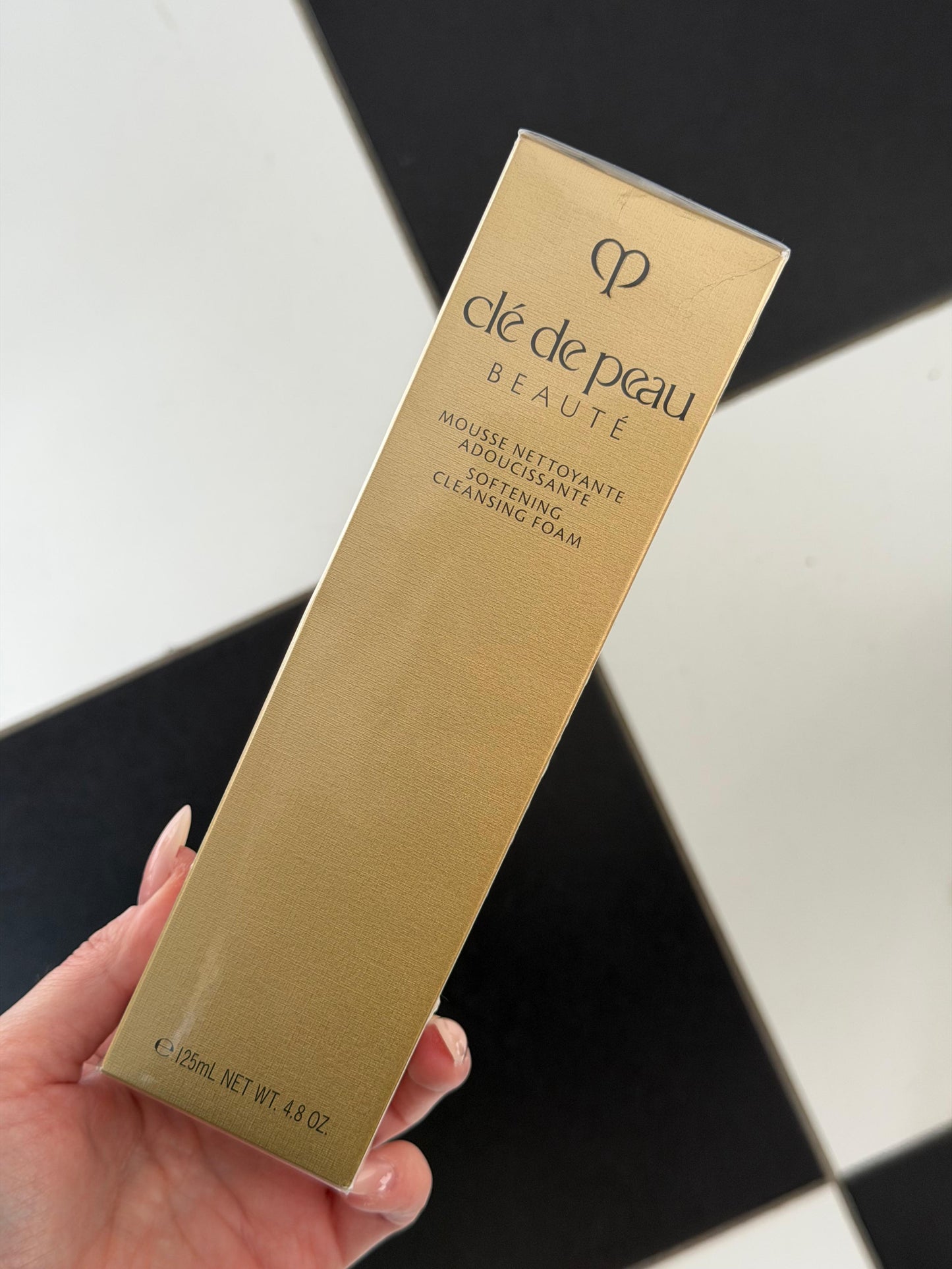 CLÉ DE PEAU BEAUTÉ Softening Cleansing Foam