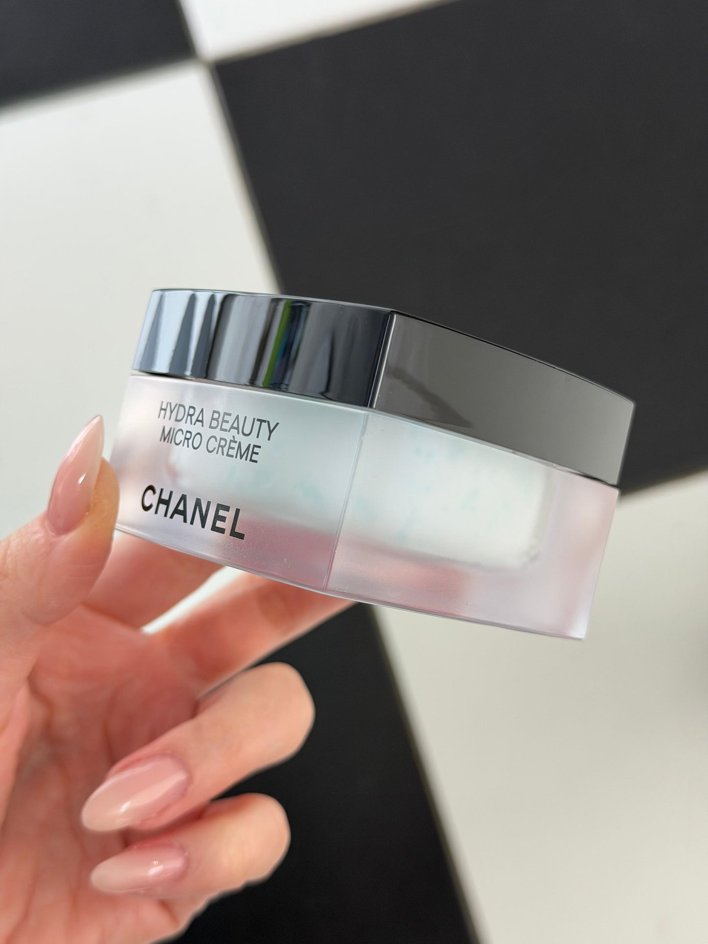 CHANEL Hydra Beauty Micro Crème
Fortifying Replenishing Hydration