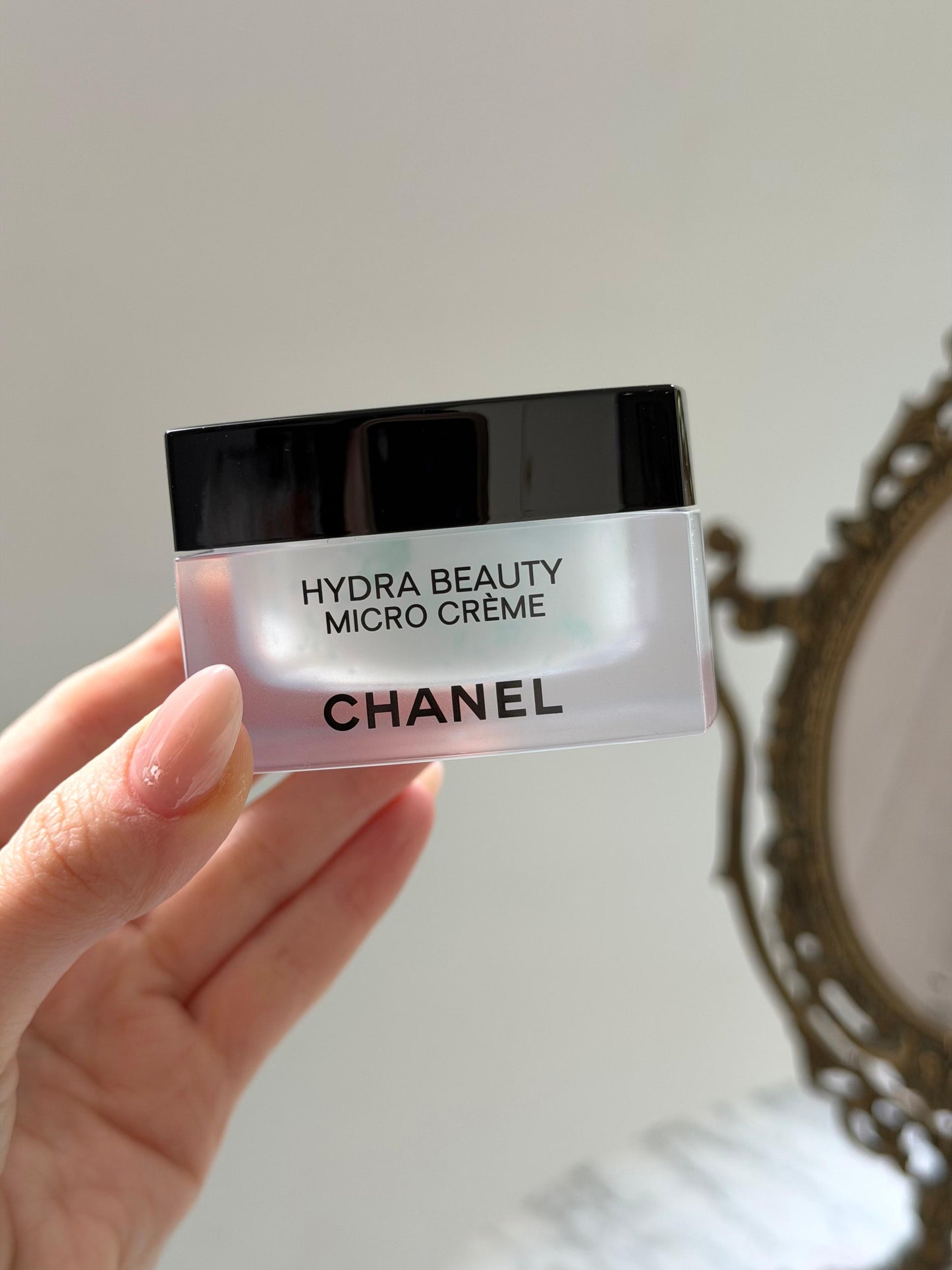 CHANEL Hydra Beauty Micro Crème
Fortifying Replenishing Hydration
