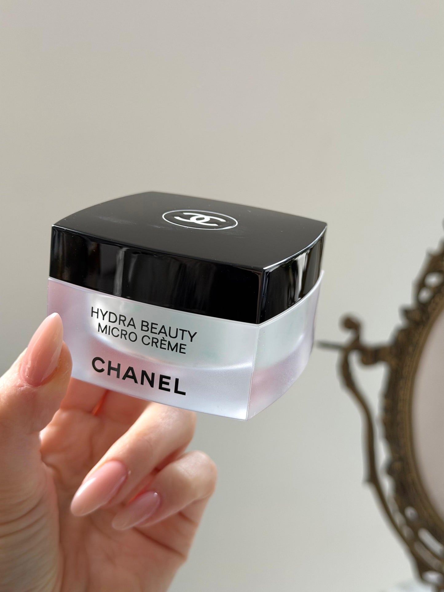 CHANEL Hydra Beauty Micro Crème
Fortifying Replenishing Hydration