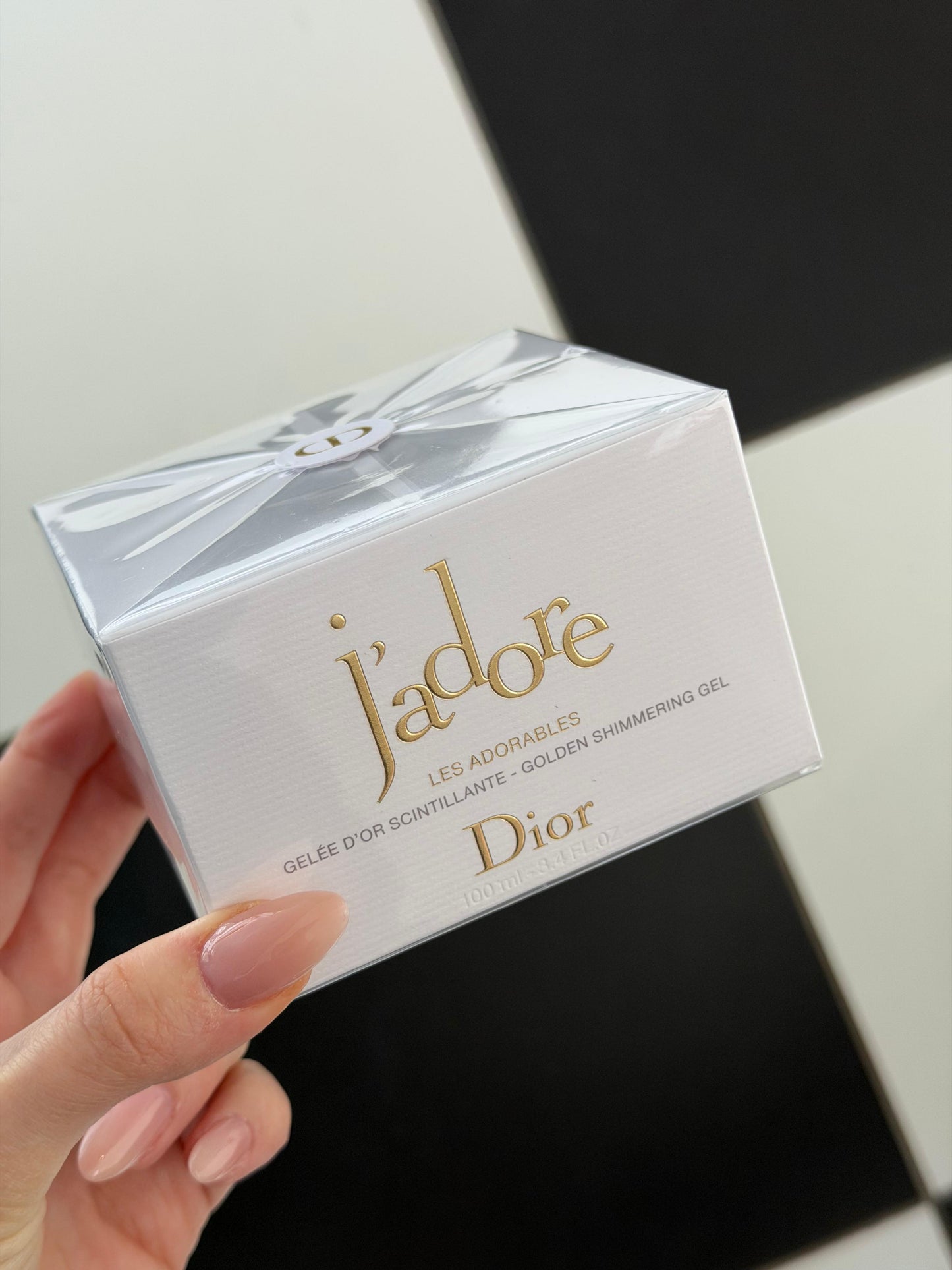 DIOR J’Adore Les Adorables
Scented Shimmering Body Golden Gel