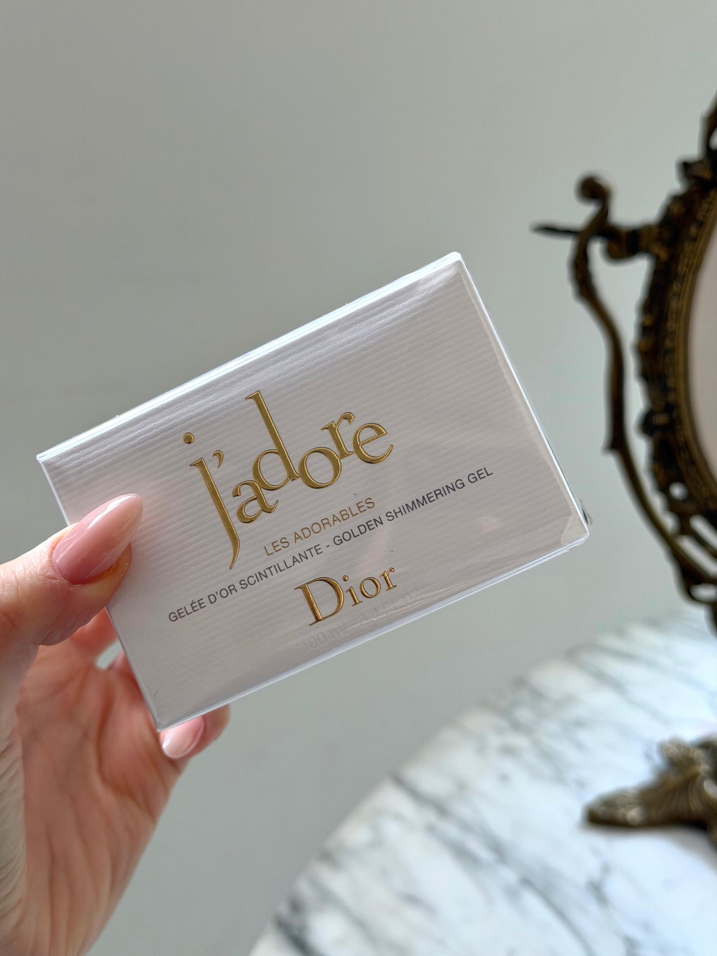 DIOR J’Adore Les Adorables
Scented Shimmering Body Golden Gel