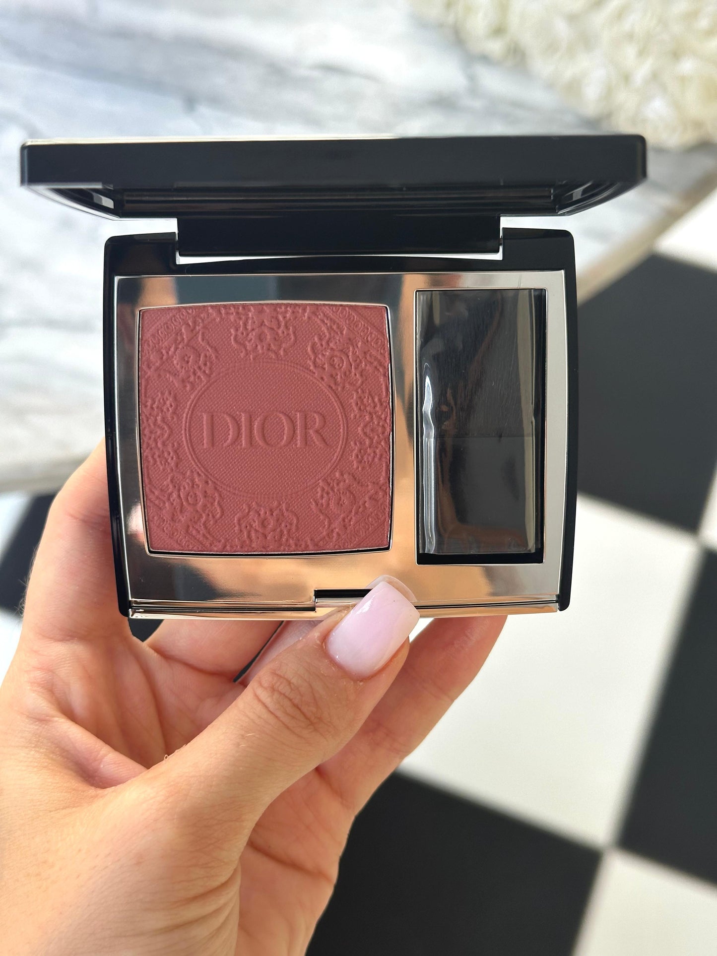 DIOR Rouge Blush Satin
Couture Colour Makeup - Long Wear (621)