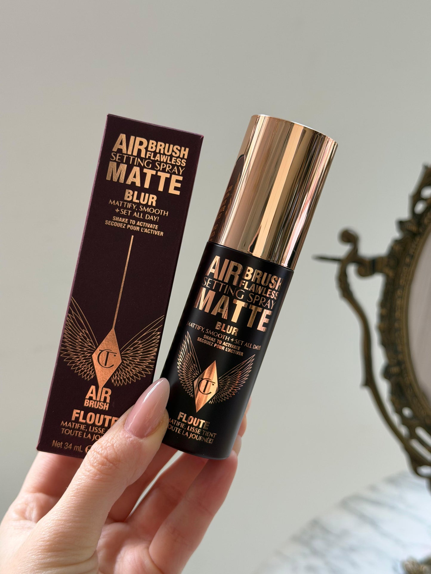 CHARLOTTE TILBURY
Airbrush Flawless Matte Blurring & Waterproof Setting Spray