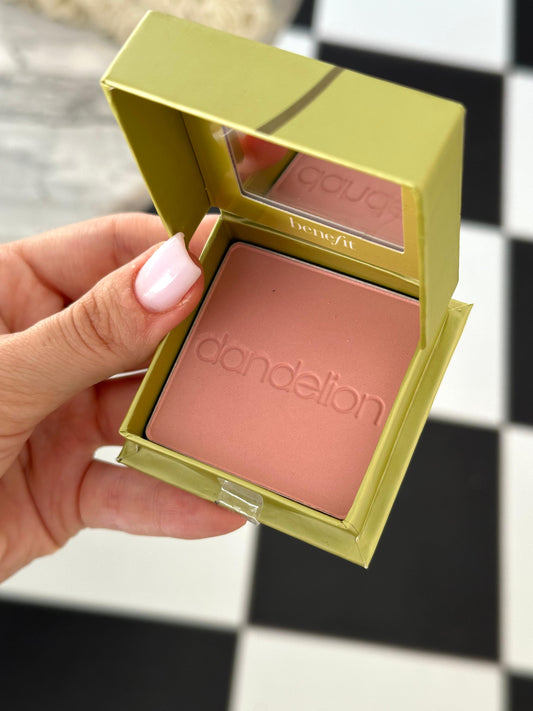 BENEFIT Dandelion
Baby-Pink Brightening Blush