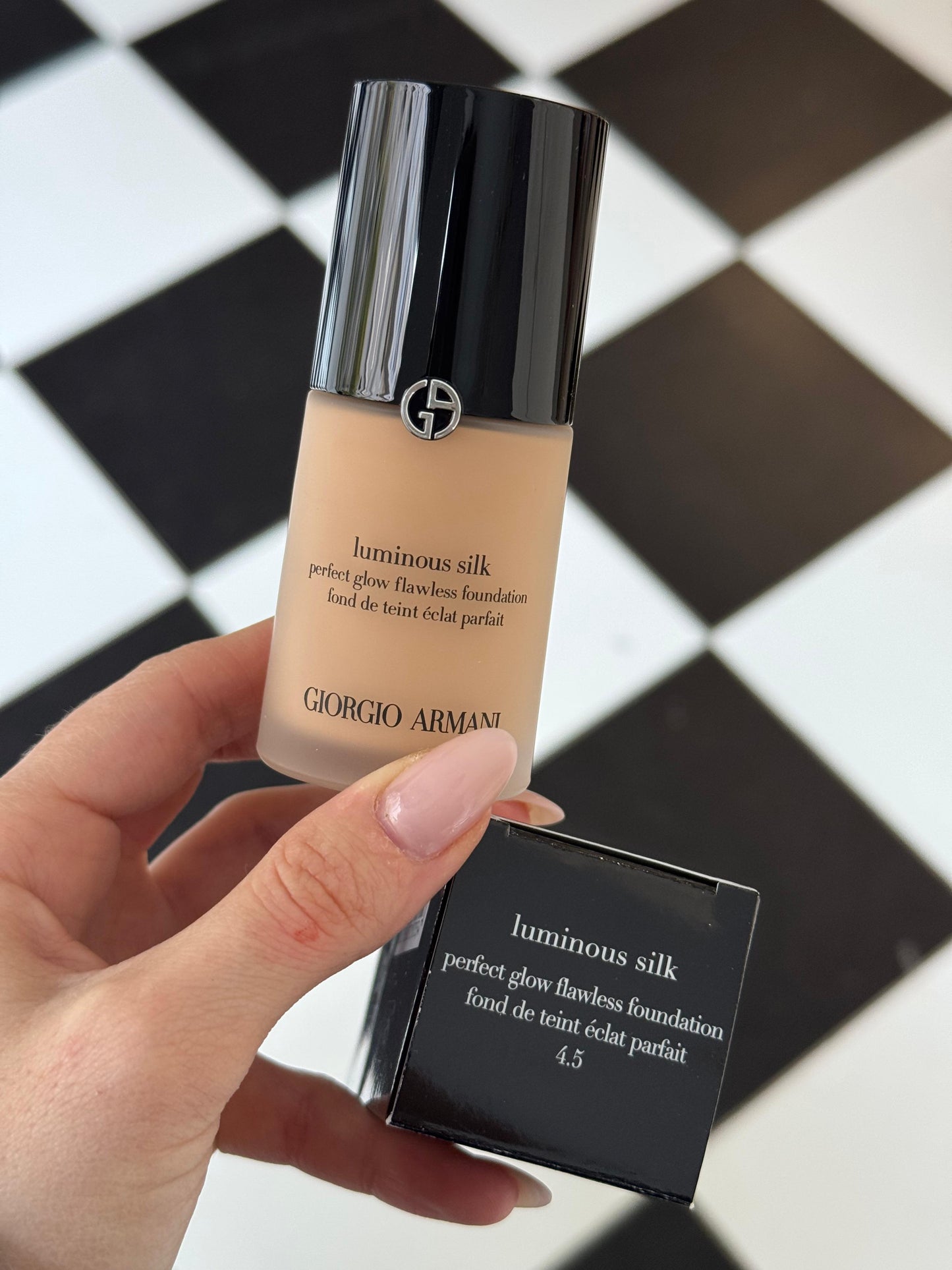 ARMANI Luminous Silk - Perfect Glow Flawless Foundation