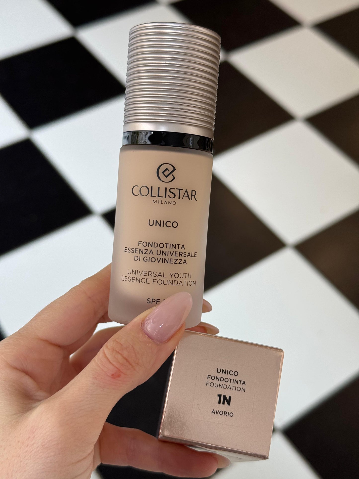 COLLISTAR
Unico Foundation (1N)
Universal Youth Essence SPF15