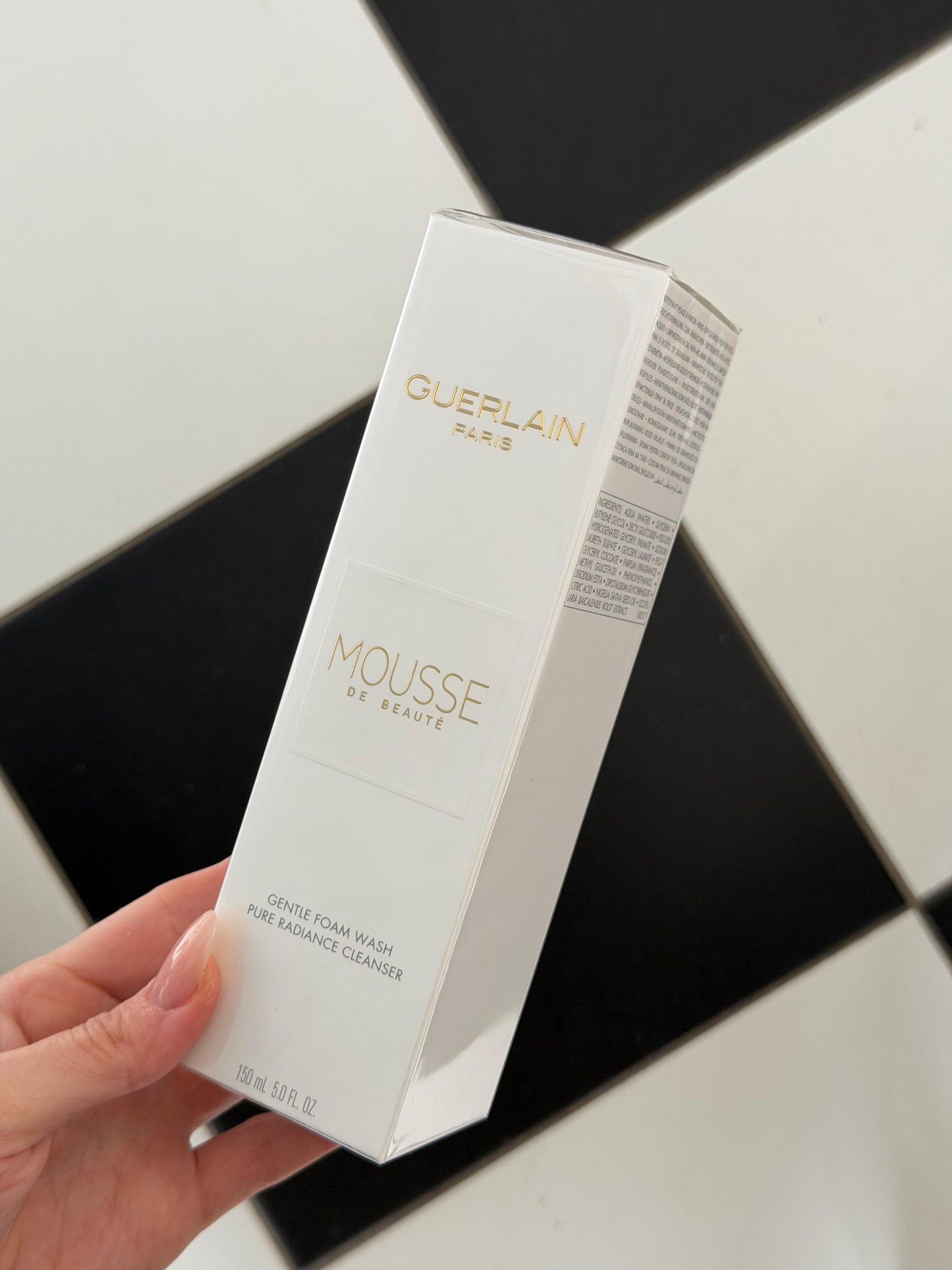 GUERLAIN Mousse De Beauté
Cleansing Foam
Purifies And Illuminates