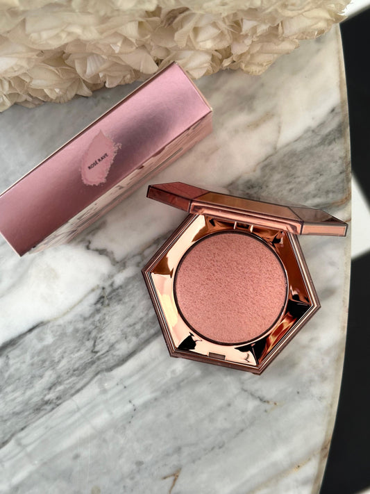 FENTY BEAUTY Diamond Bomb All-Over Diamond Veil Highlighter - Rosé Rave