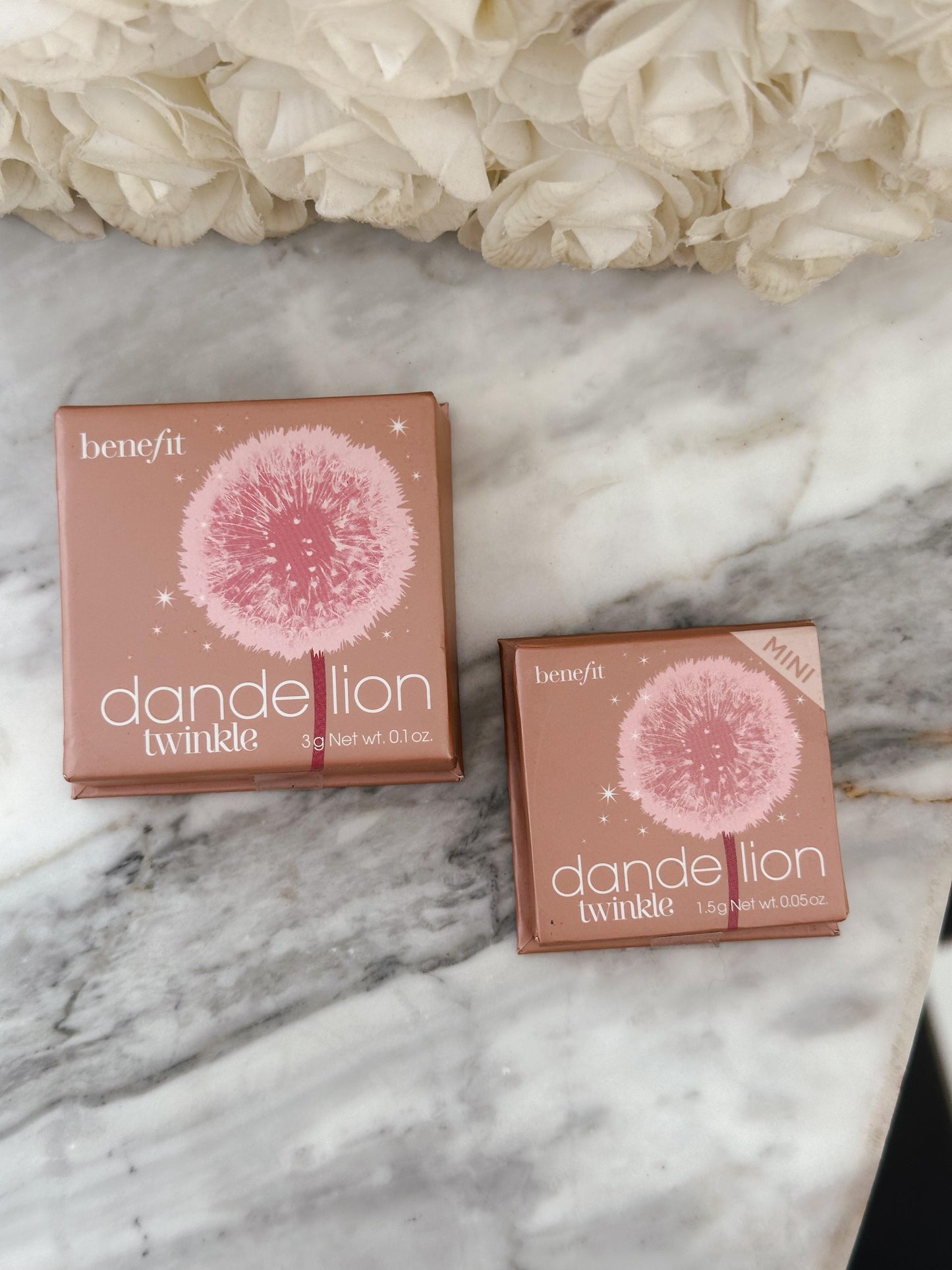 BENEFIT Dandelion Twinkle
Soft Nude-Pink Highlighter