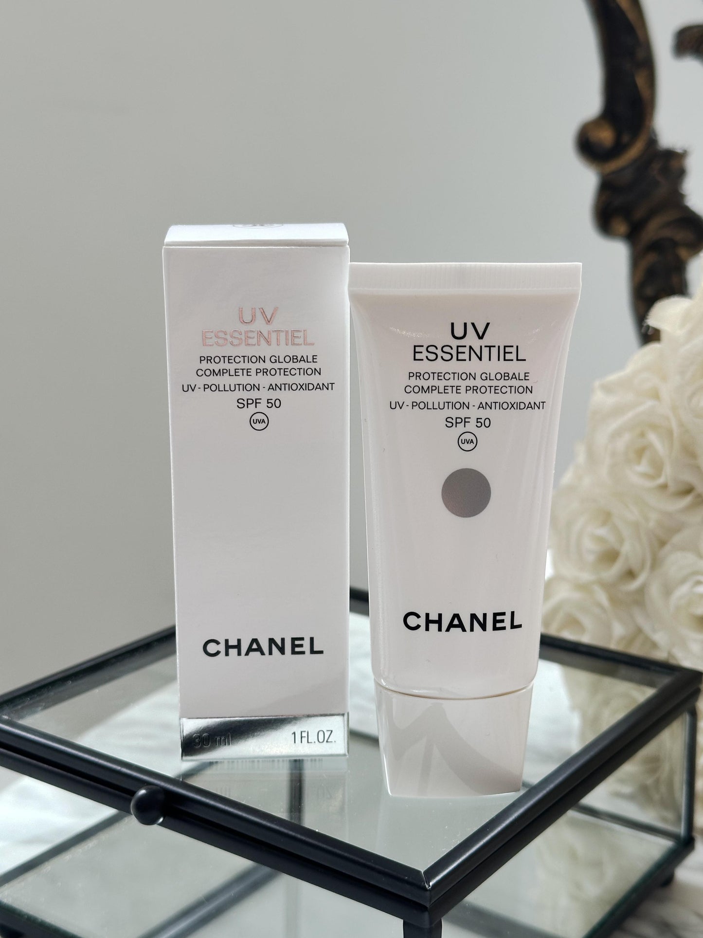CHANEL UV Essentiel
Complete UV Protection Sunscreen
Antioxidant – Anti-Pollution
Broad-Spectrum SPF50