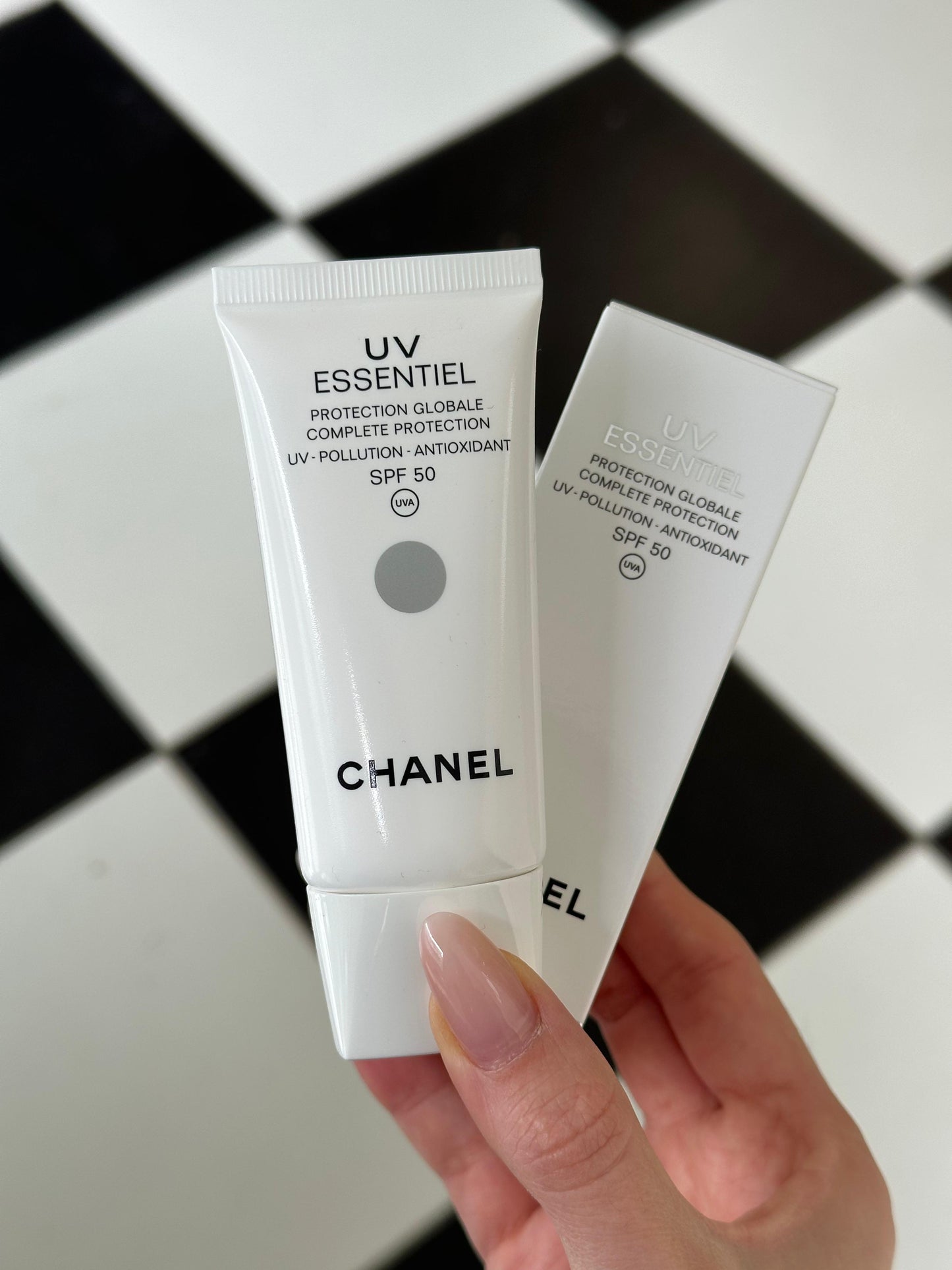 CHANEL UV Essentiel
Complete UV Protection Sunscreen
Antioxidant – Anti-Pollution
Broad-Spectrum SPF50