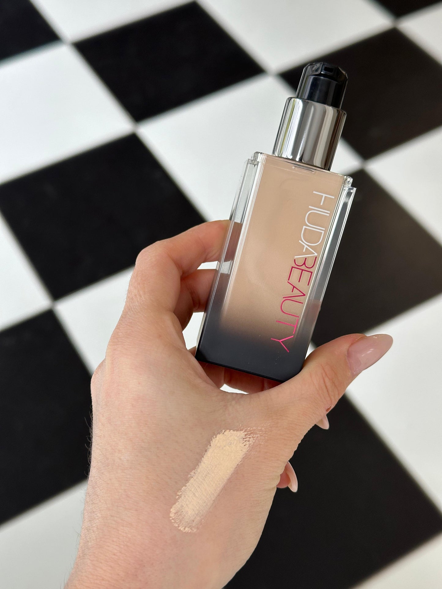 HUDA BEAUTY #FauxFilter Luminous Matte Full Coverege Foundation (110N)