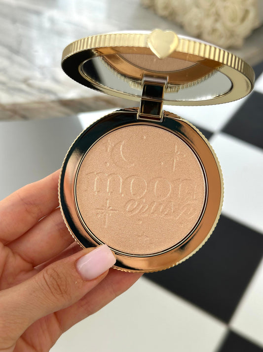 TOO FACED Moon Crush Highlighter
Sheer Glossy Multi-Use Powder