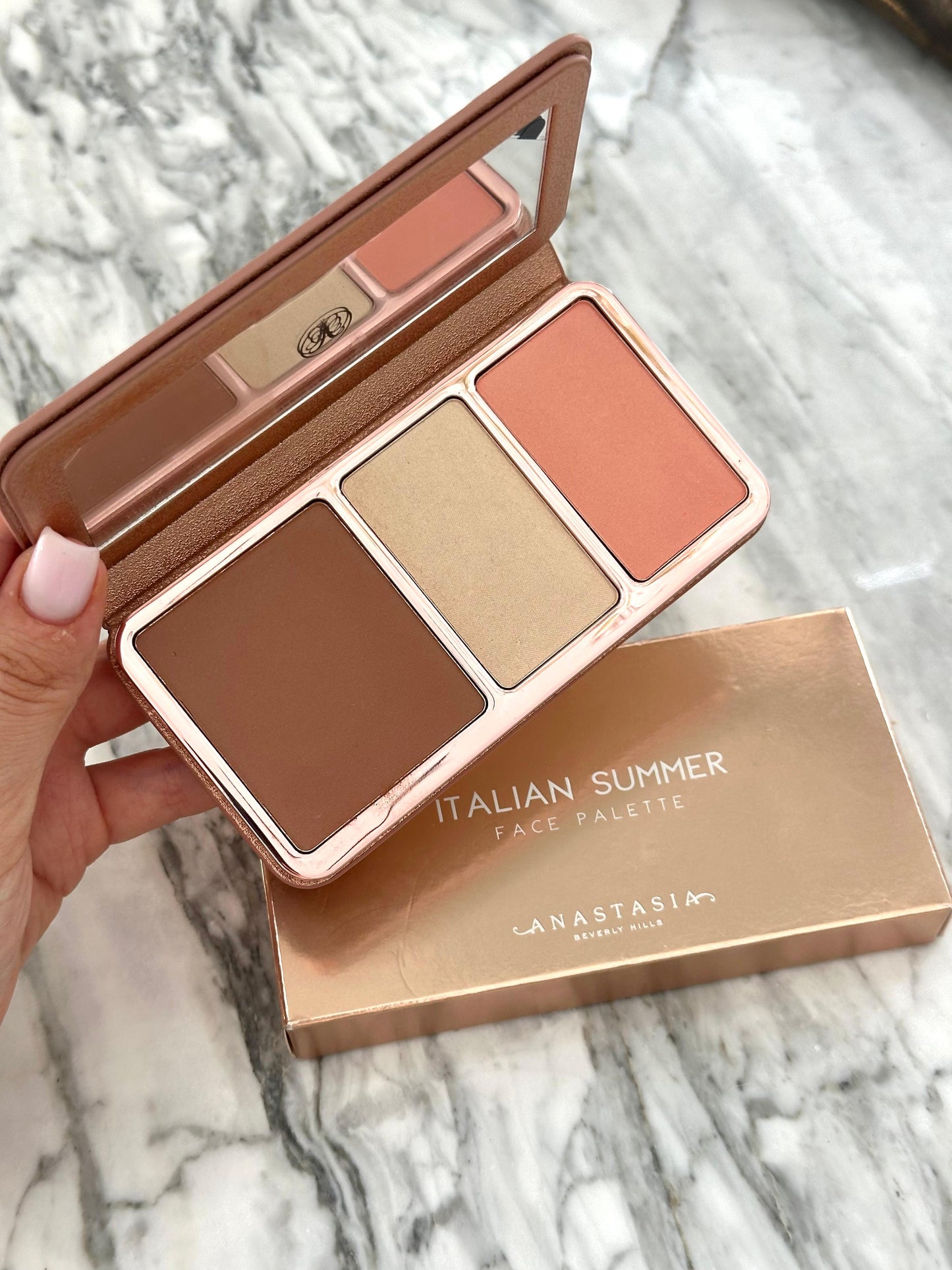 ANASTASIA BEVERLY HILLS
All-in-one Face Palette Featuring Bronzer, Highlighter and Blush