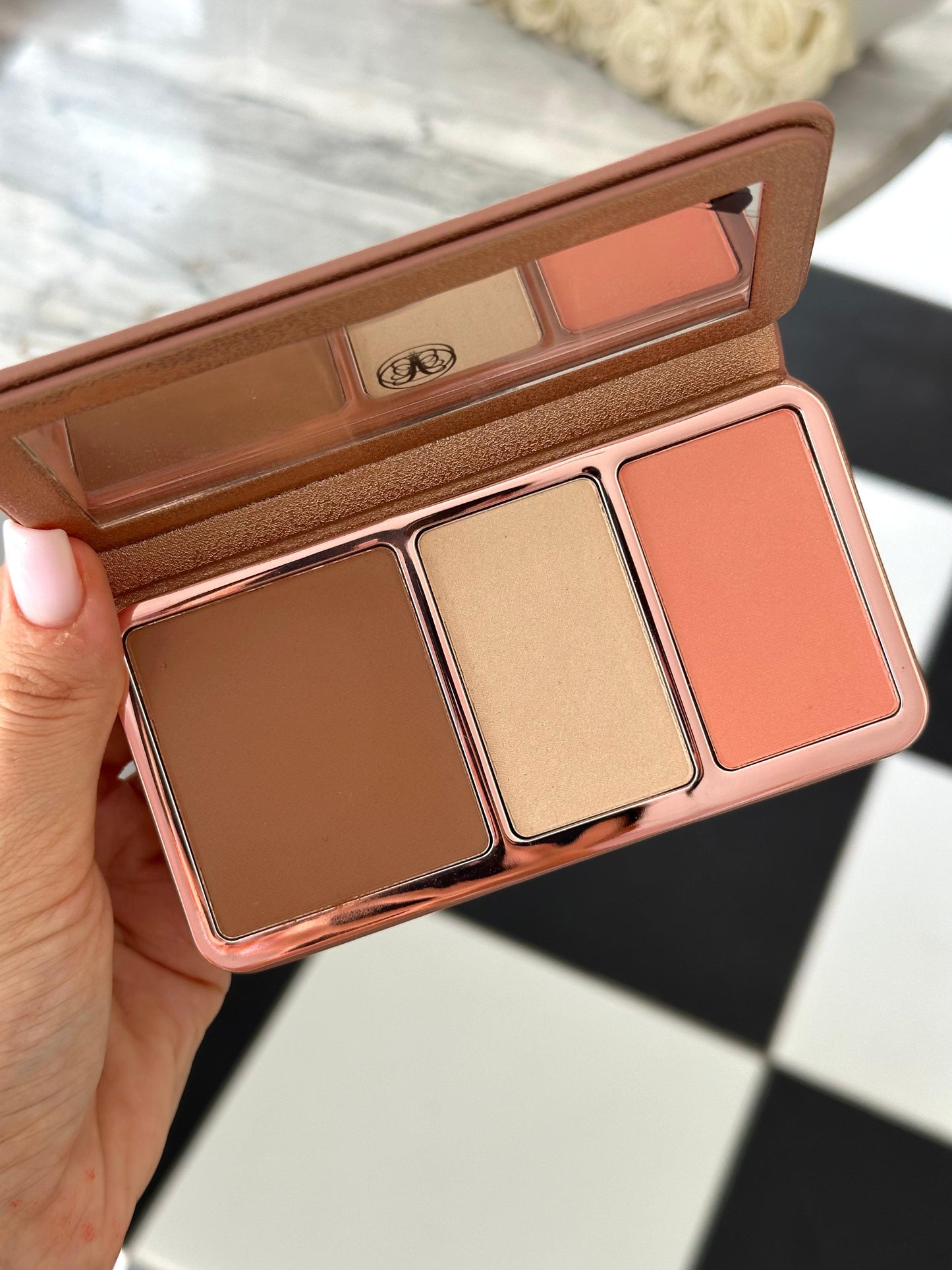 ANASTASIA BEVERLY HILLS
All-in-one Face Palette Featuring Bronzer, Highlighter and Blush