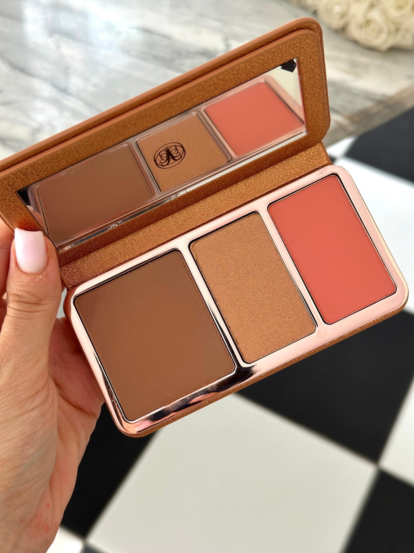 ANASTASIA BEVERLY HILLS
All-in-one Face Palette Featuring Bronzer, Highlighter and Blush