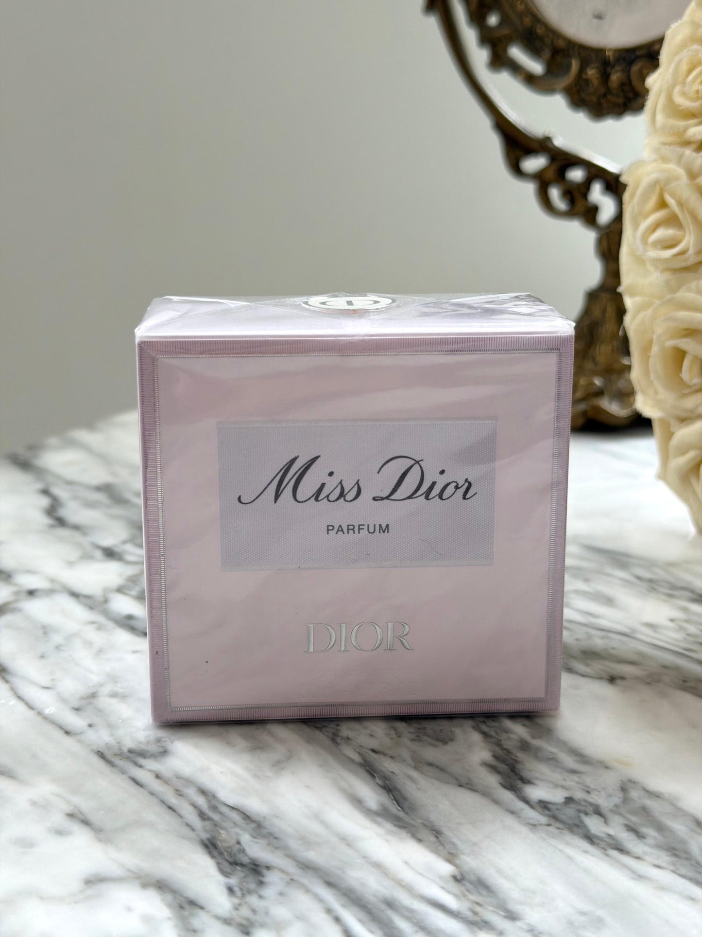 DIOR Miss Dior Parfum
Intense Floral, Fruity and Woody Notes