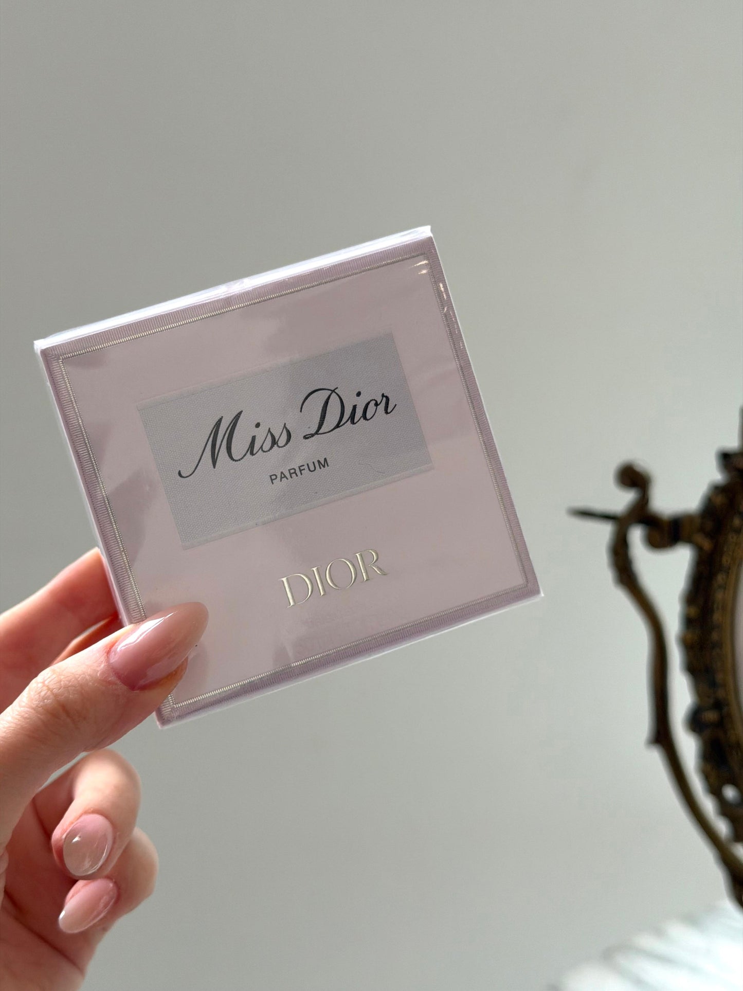 DIOR Miss Dior Parfum
Intense Floral, Fruity and Woody Notes