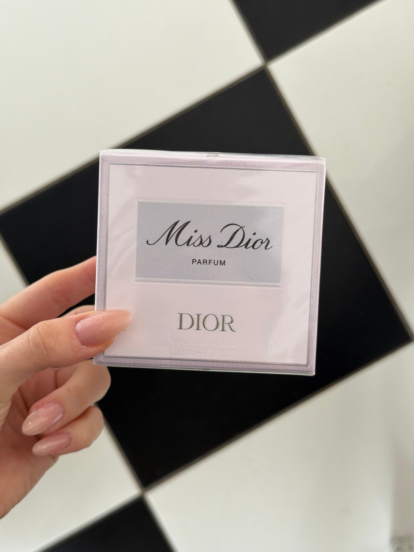 DIOR Miss Dior Parfum
Intense Floral, Fruity and Woody Notes