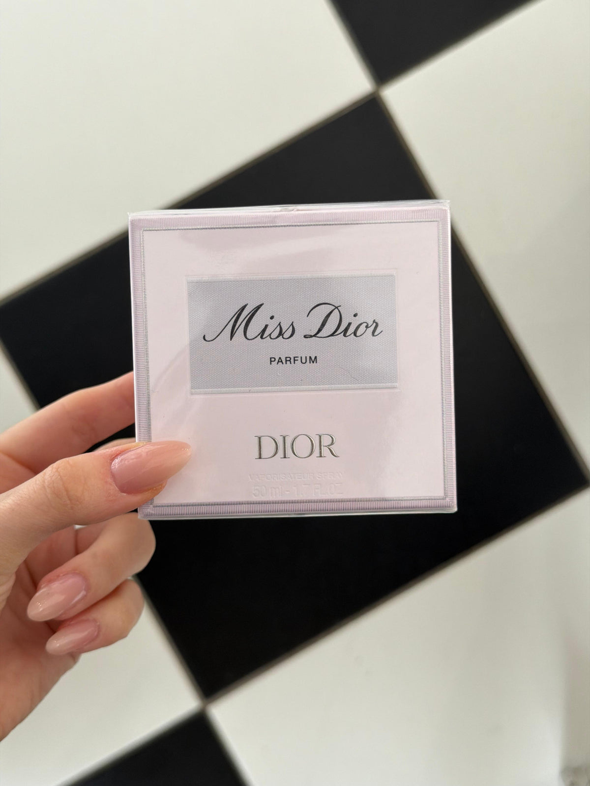 DIOR Miss Dior Parfum
Intense Floral, Fruity and Woody Notes