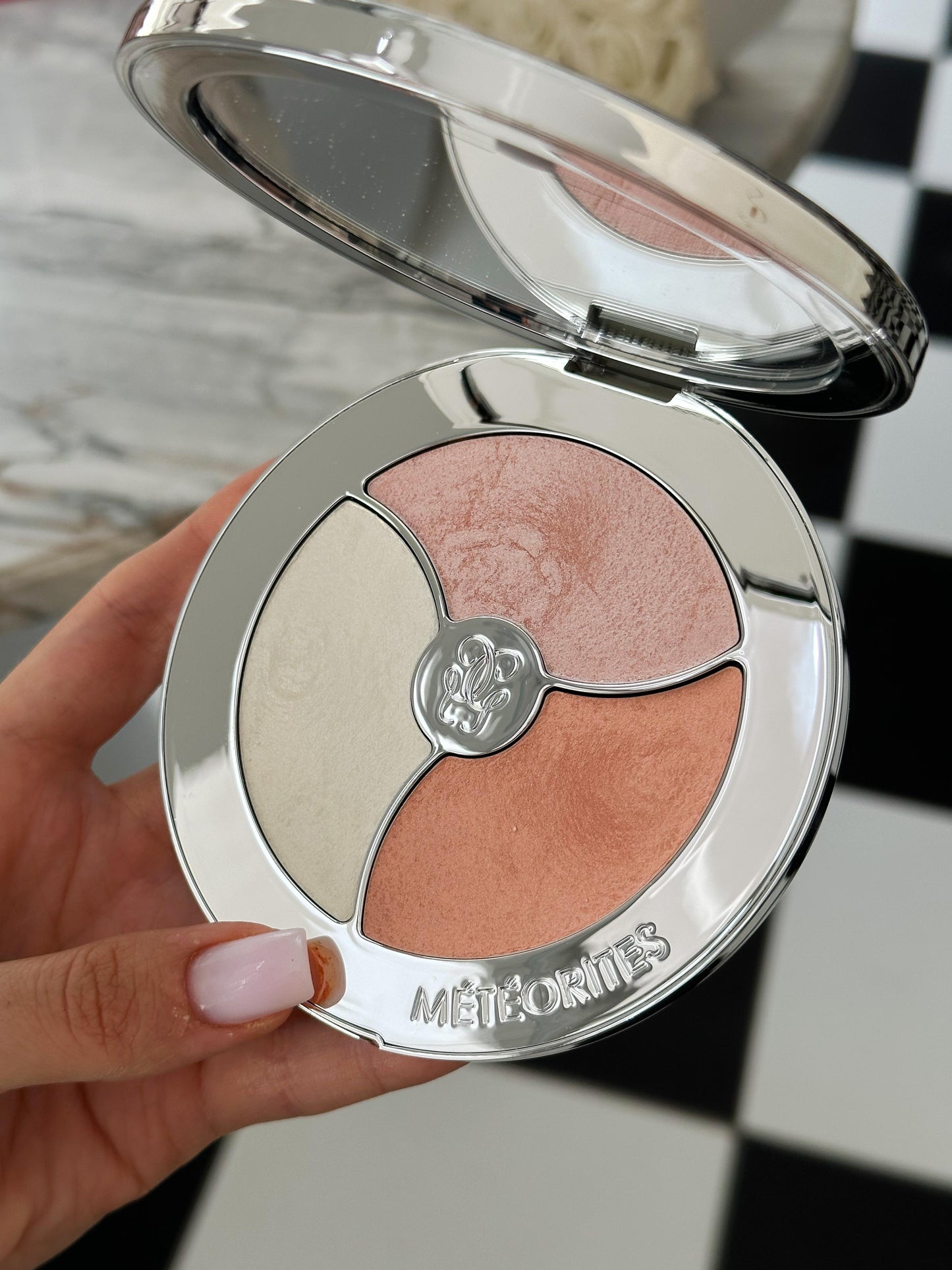 GUERLAIN Météorites Pearl Dust Highlighting Palette