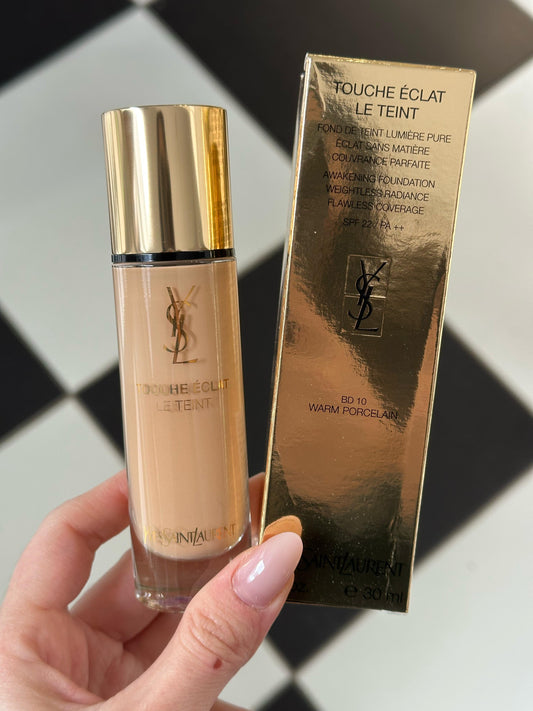 YSL Touche Éclat Le Teint Foundation Weightless Radiance, Flawless Coverage