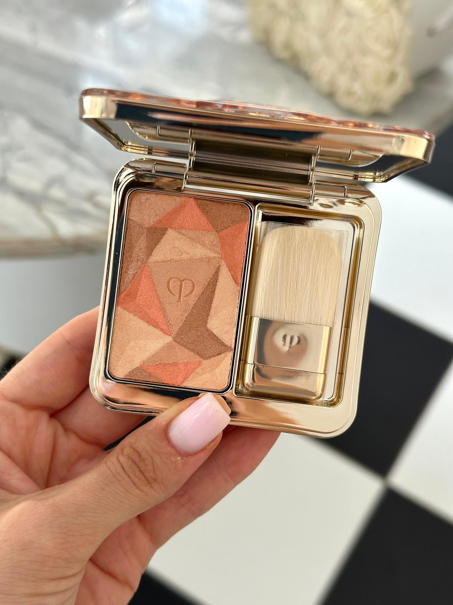 CLÉ DE PEAU BEAUTÉ Highlighter - The Luminizing Face Enhancer