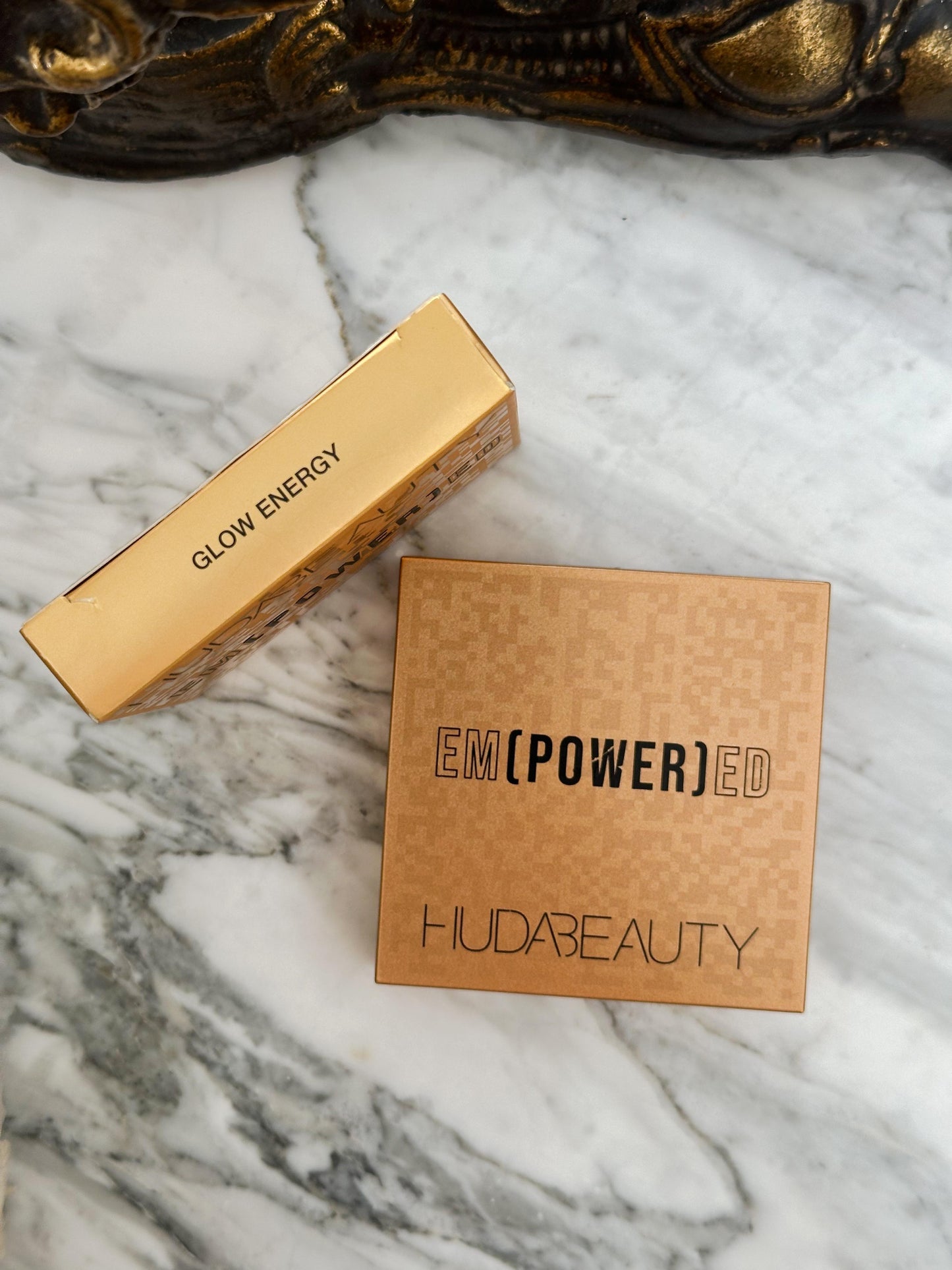 HUDA BEAUTY Empowered Face Gloss Highlighting Dew - Glow Energy