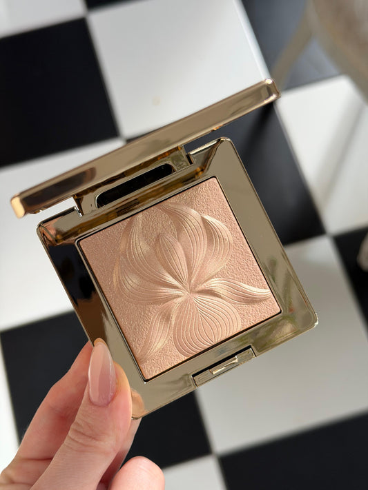 SISLEY L'Orchidée
Highlighter Illuminating Powder - Golden