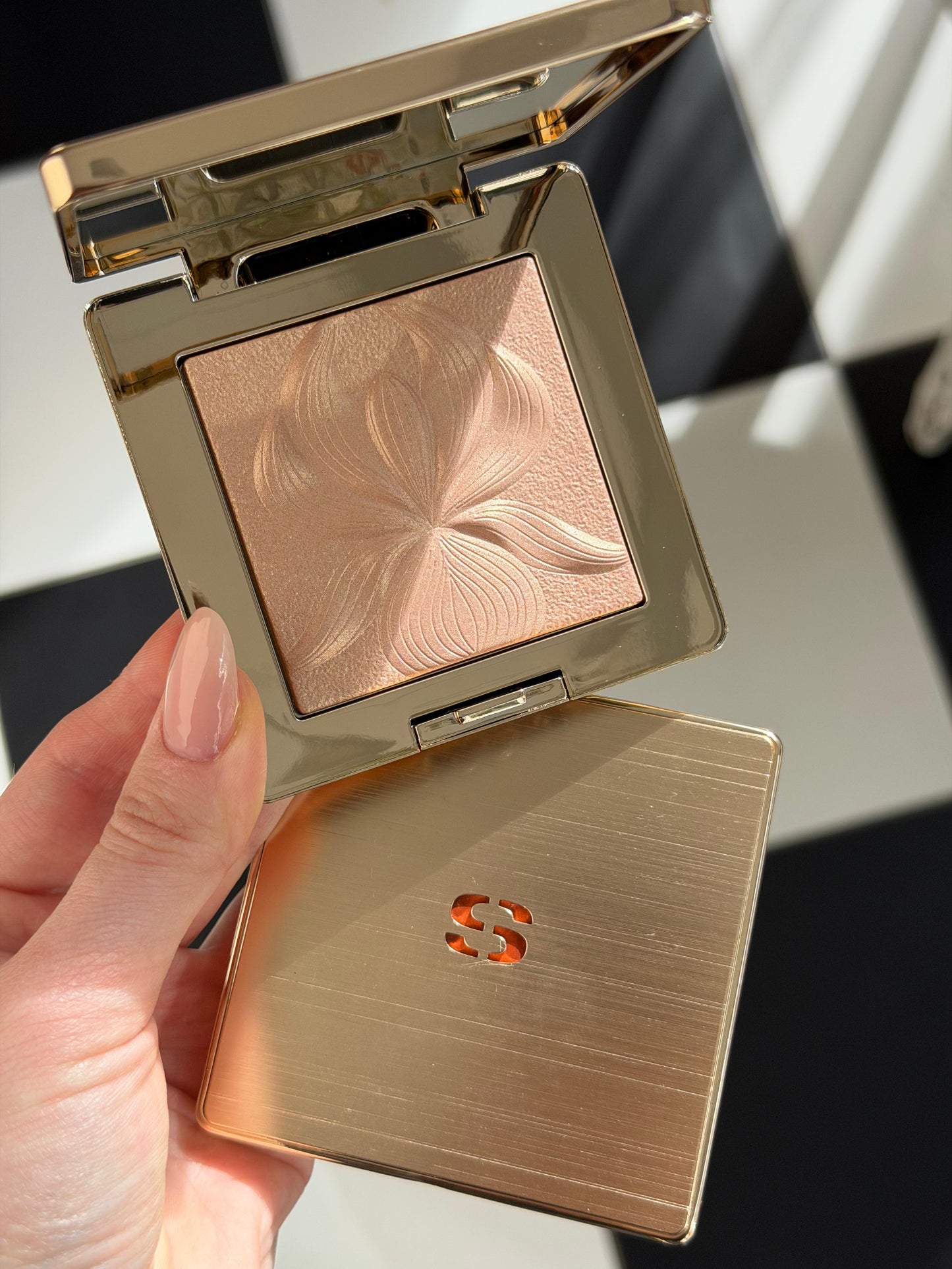 SISLEY L'Orchidée
Highlighter Illuminating Powder - Golden