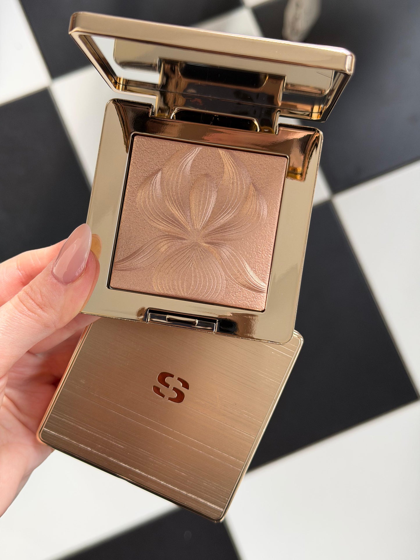 SISLEY L'Orchidée
Highlighter Illuminating Powder - Golden