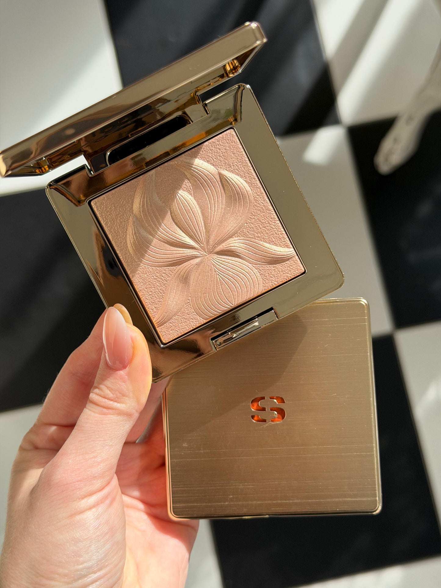 SISLEY L'Orchidée
Highlighter Illuminating Powder - Golden