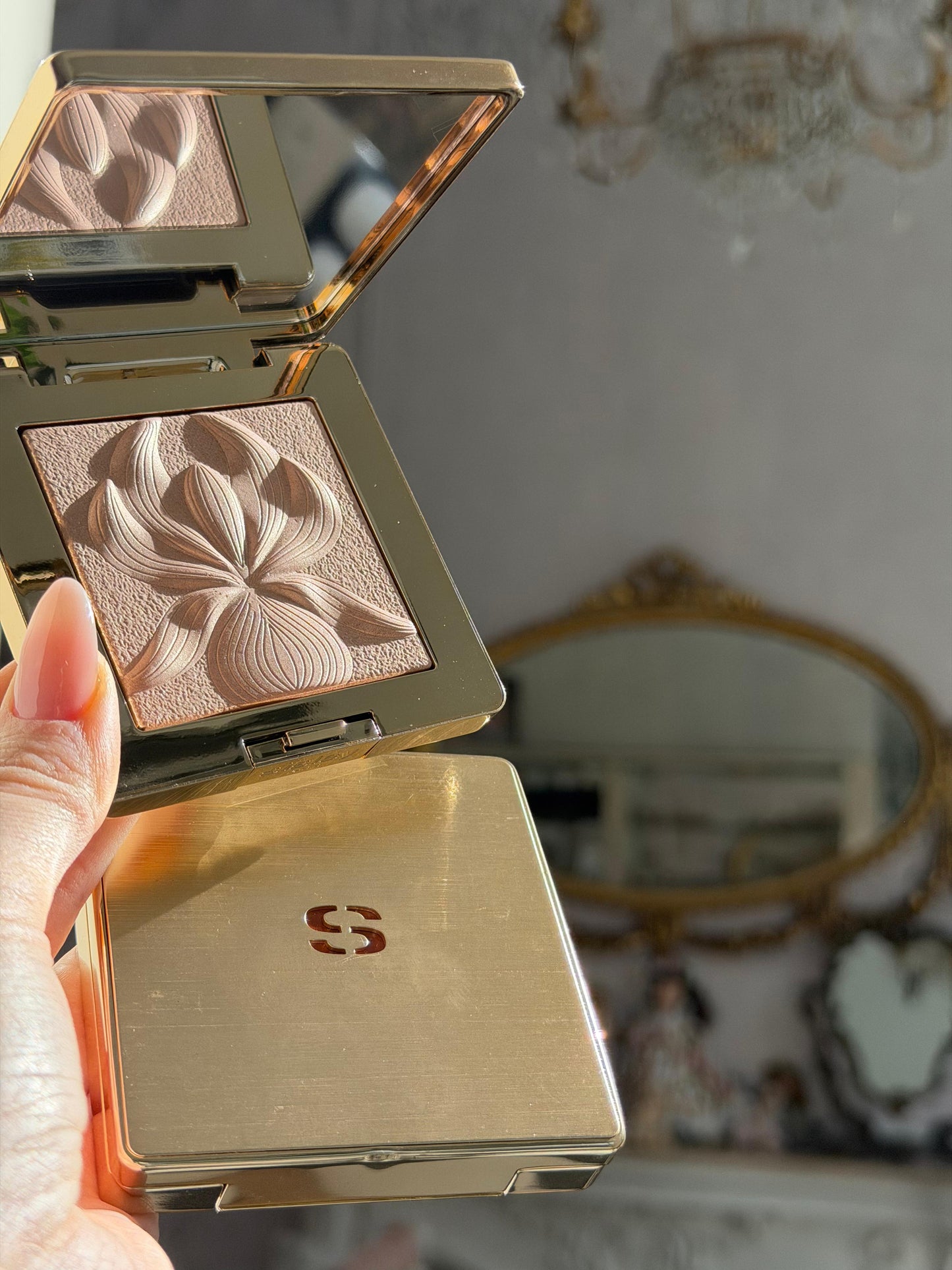 SISLEY L'Orchidée
Highlighter Illuminating Powder - Golden