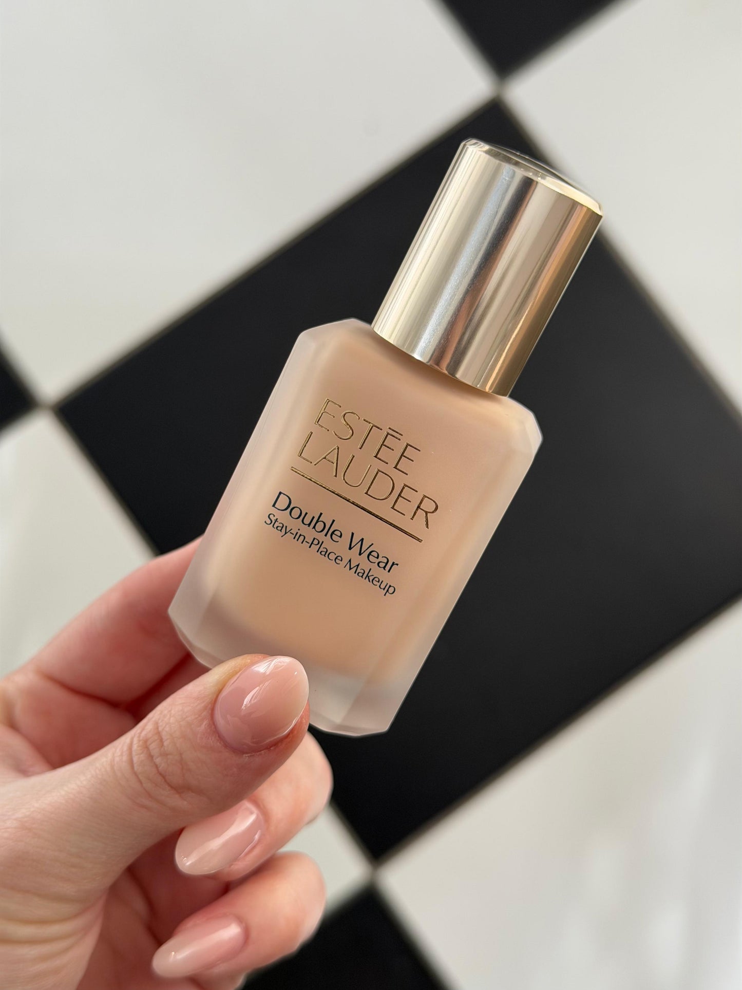 ESTÉE LAUDER Double Wear (New)
Stay-in-Place Longwear Matte Foundation