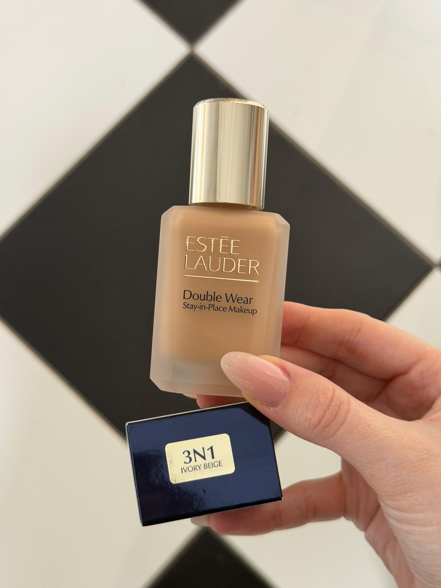 ESTÉE LAUDER Double Wear (New)
Stay-in-Place Longwear Matte Foundation