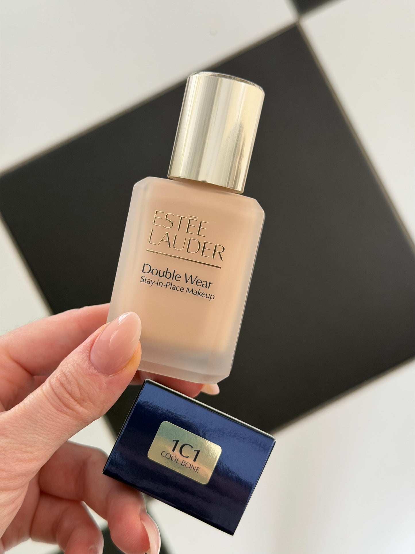 ESTÉE LAUDER Double Wear (New)
Stay-in-Place Longwear Matte Foundation