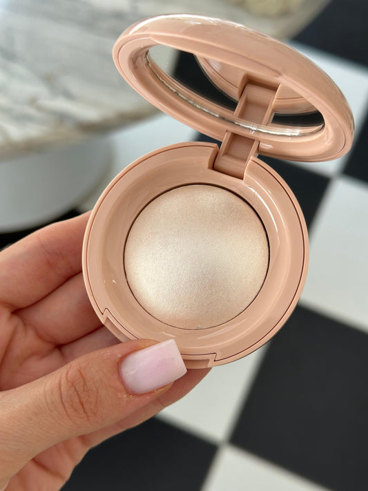 RARE BEAUTY Positive Light Silky Touch Highlighter - Enlighten