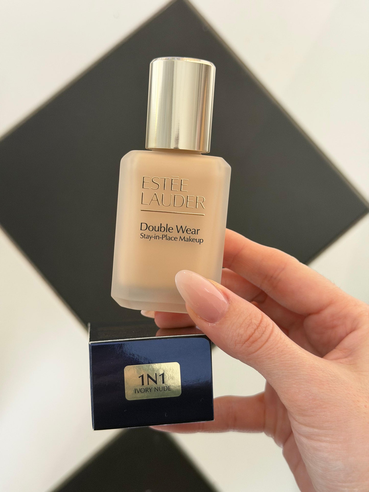 ESTÉE LAUDER Double Wear (New)
Stay-in-Place Longwear Matte Foundation