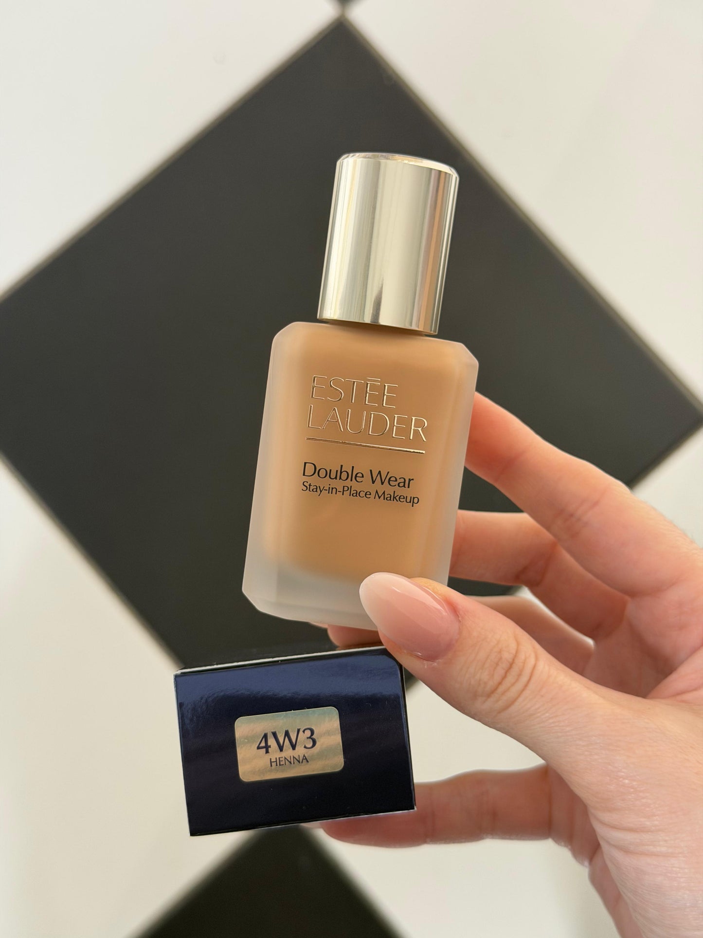 ESTÉE LAUDER Double Wear (New)
Stay-in-Place Longwear Matte Foundation