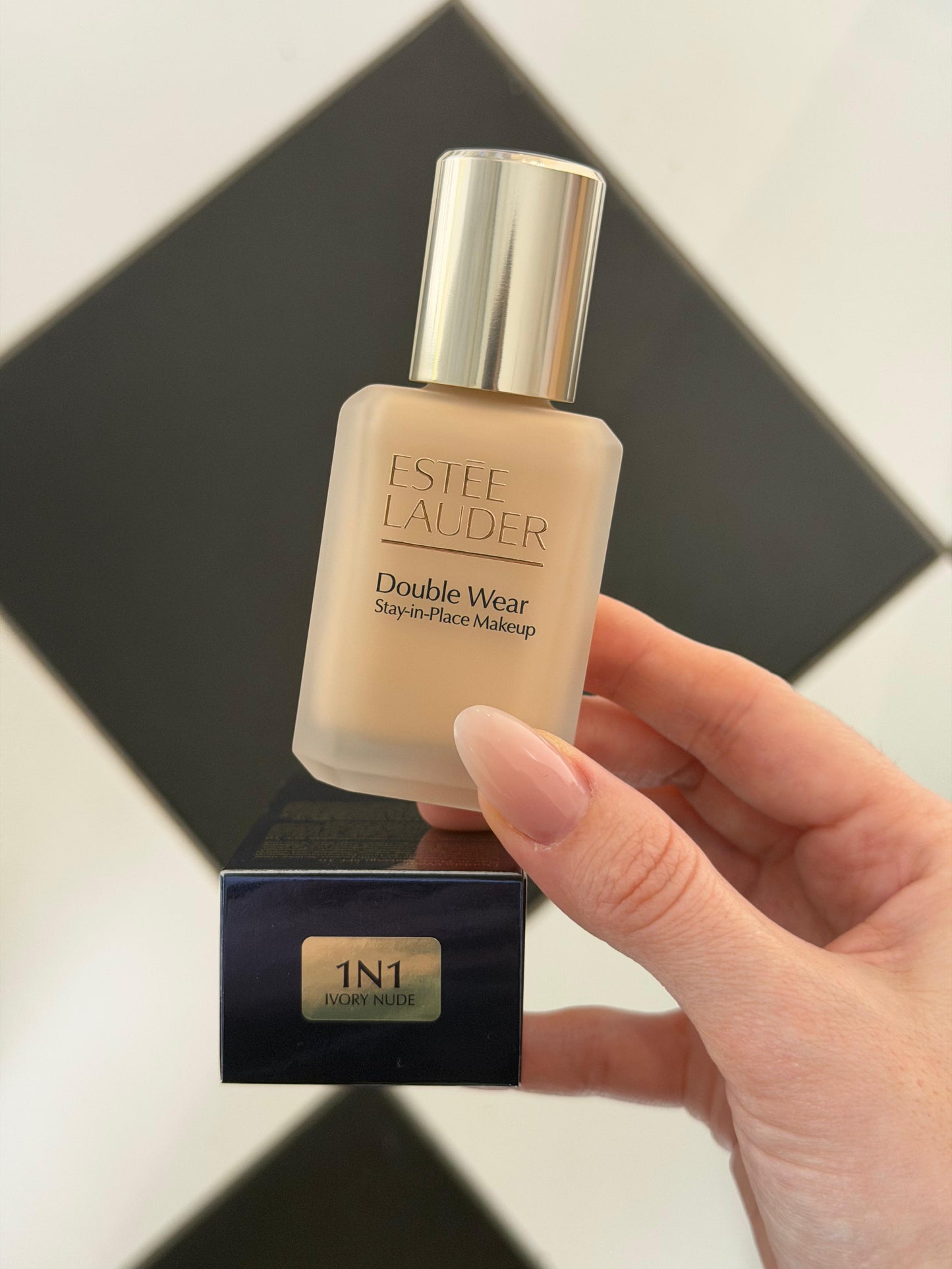 ESTÉE LAUDER Double Wear (New)
Stay-in-Place Longwear Matte Foundation