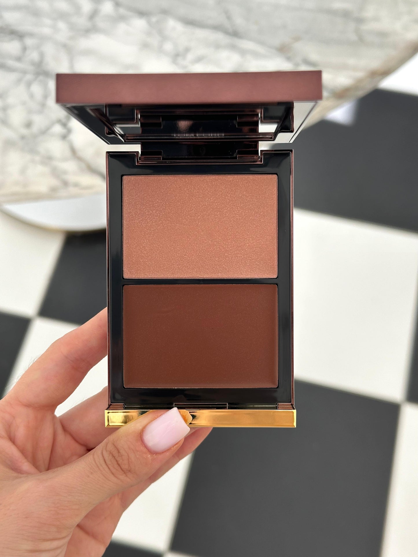 TOM FORD Shade And Illuminate Contour Duo
Cream-to-Satin Highlighter
