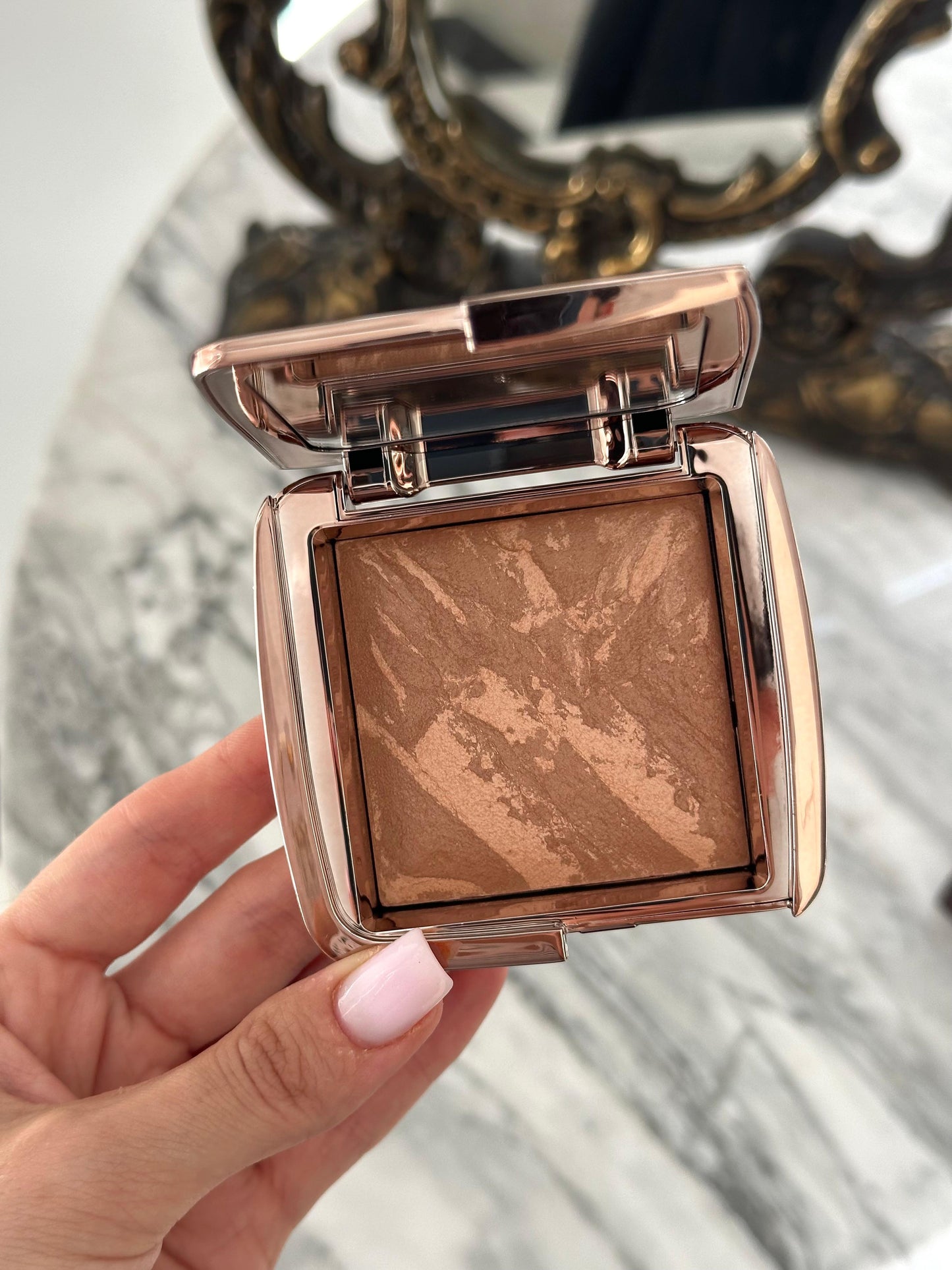 HOURGLASS Ambient™ Lighting Bronzer - Luminous Bronze Light