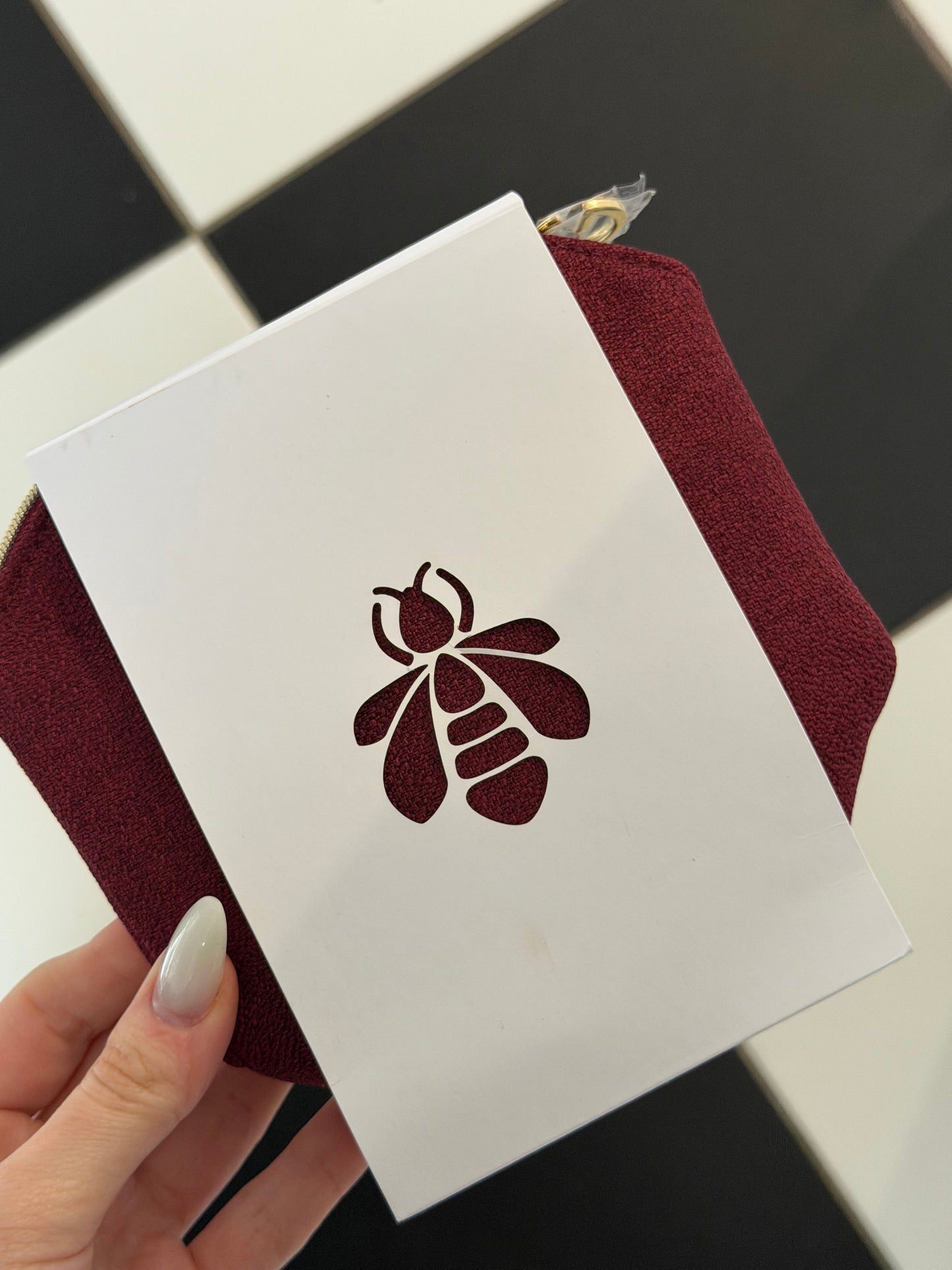 GUERLAIN
Beauty Pouch Gift