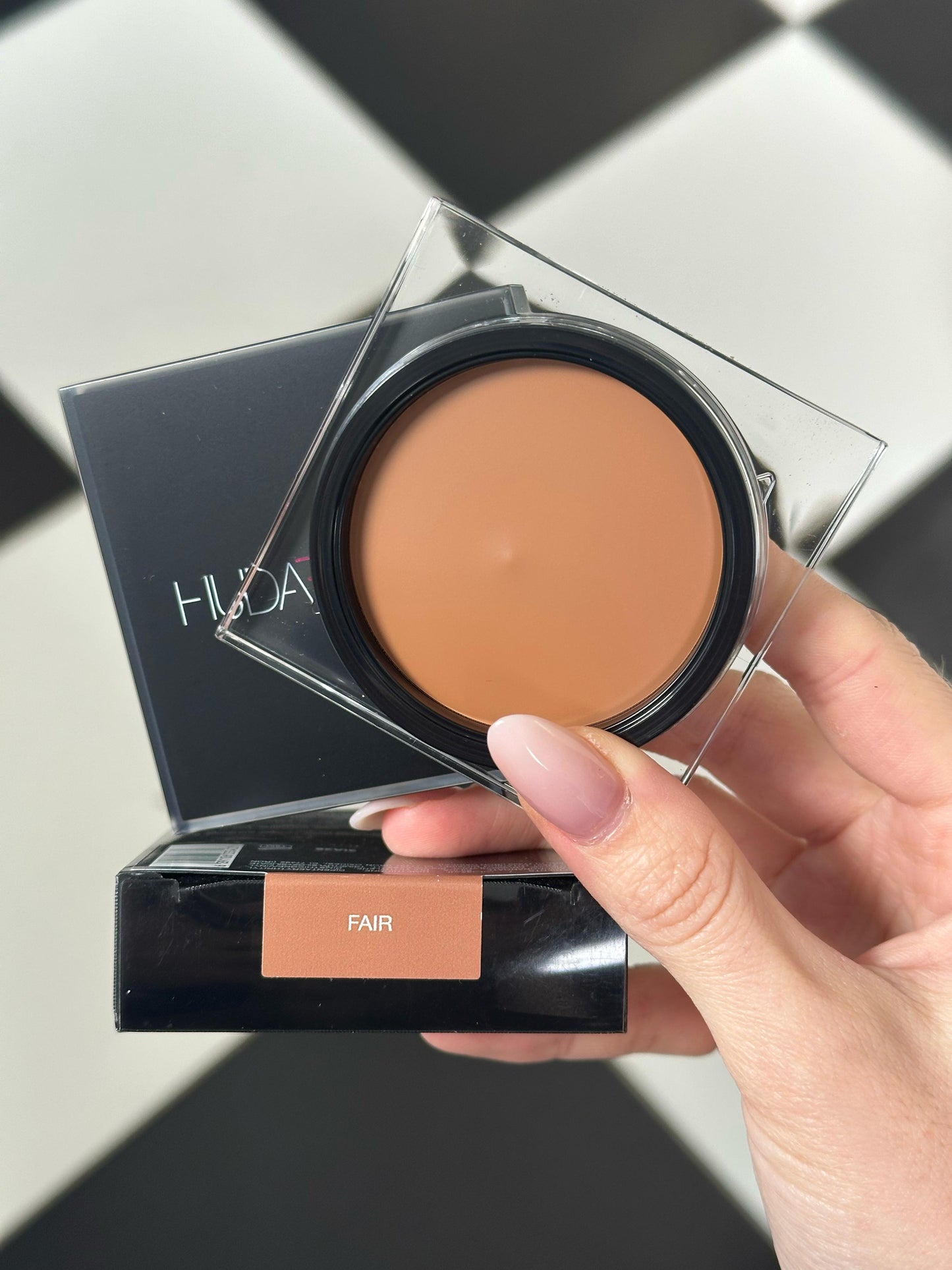 HUDA BEAUTY Tantour Contour & Bronzer Cream
Neutral Honey Shade, Fair to Light