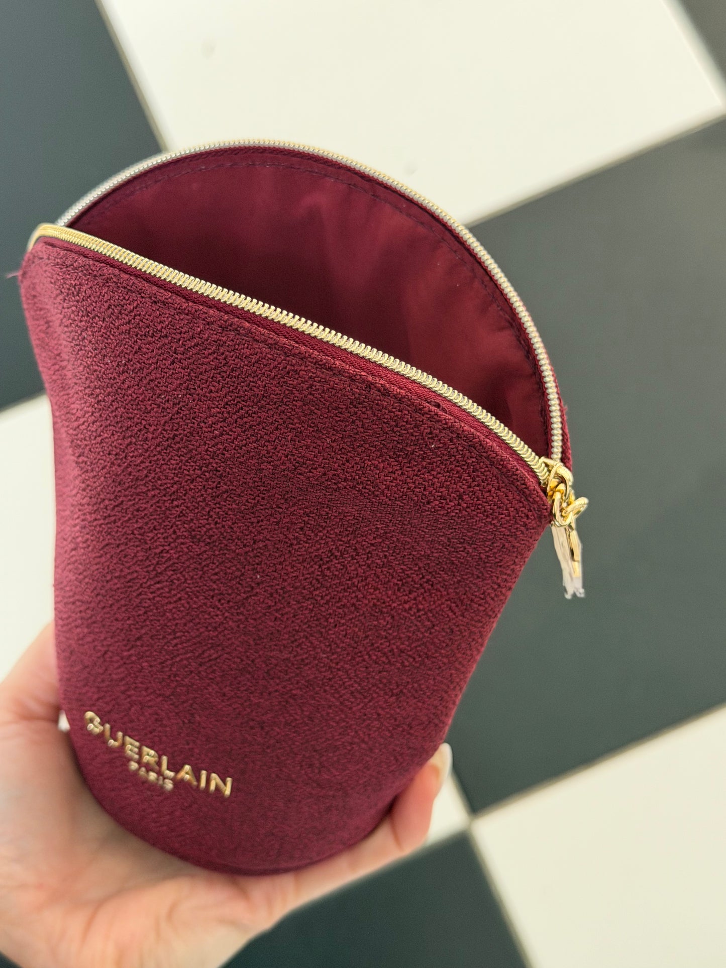 GUERLAIN
Beauty Pouch Gift