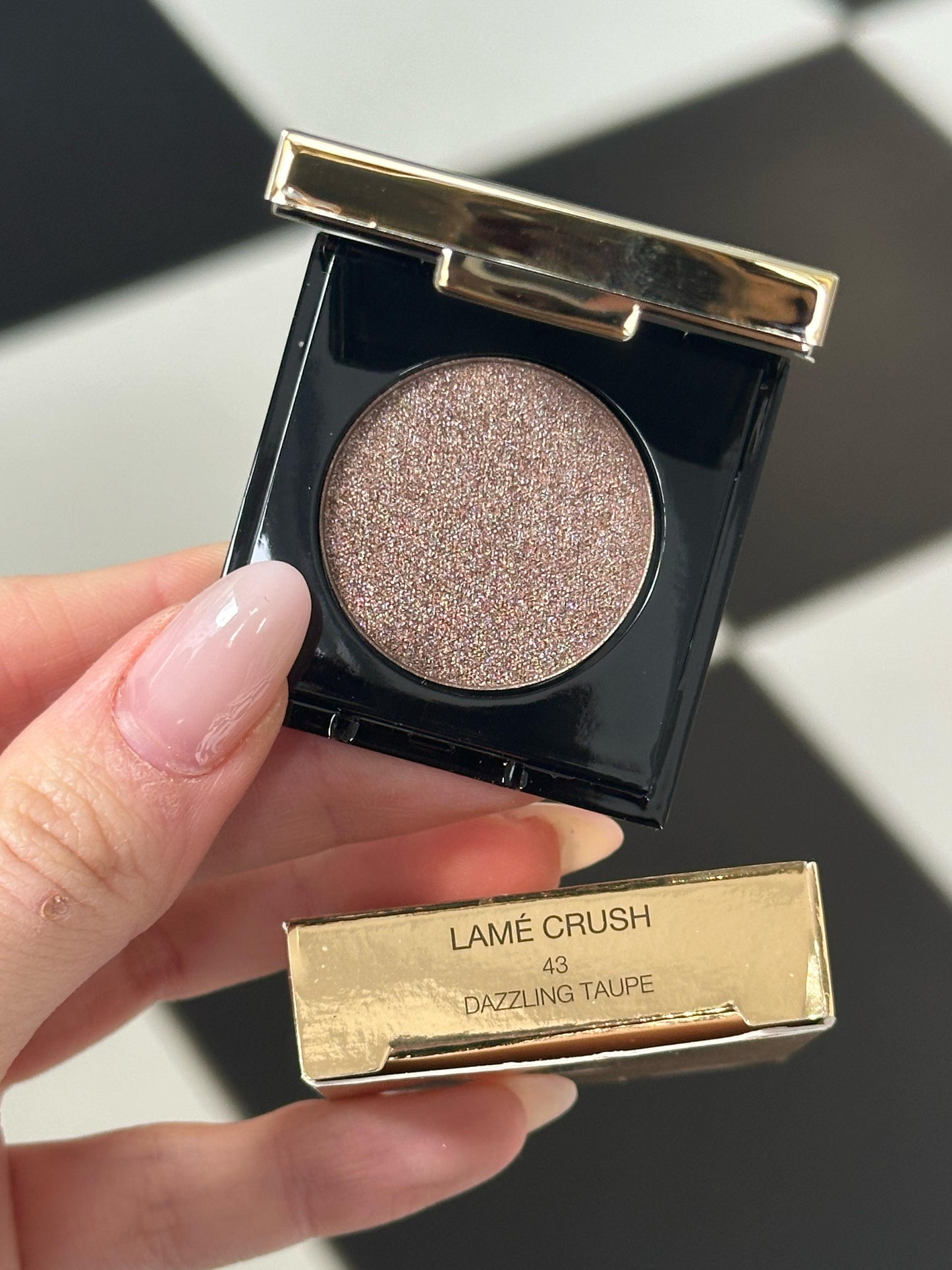 YSL Lamé Crush (43)
Metallic Eyeshadow, Vibrant Finish